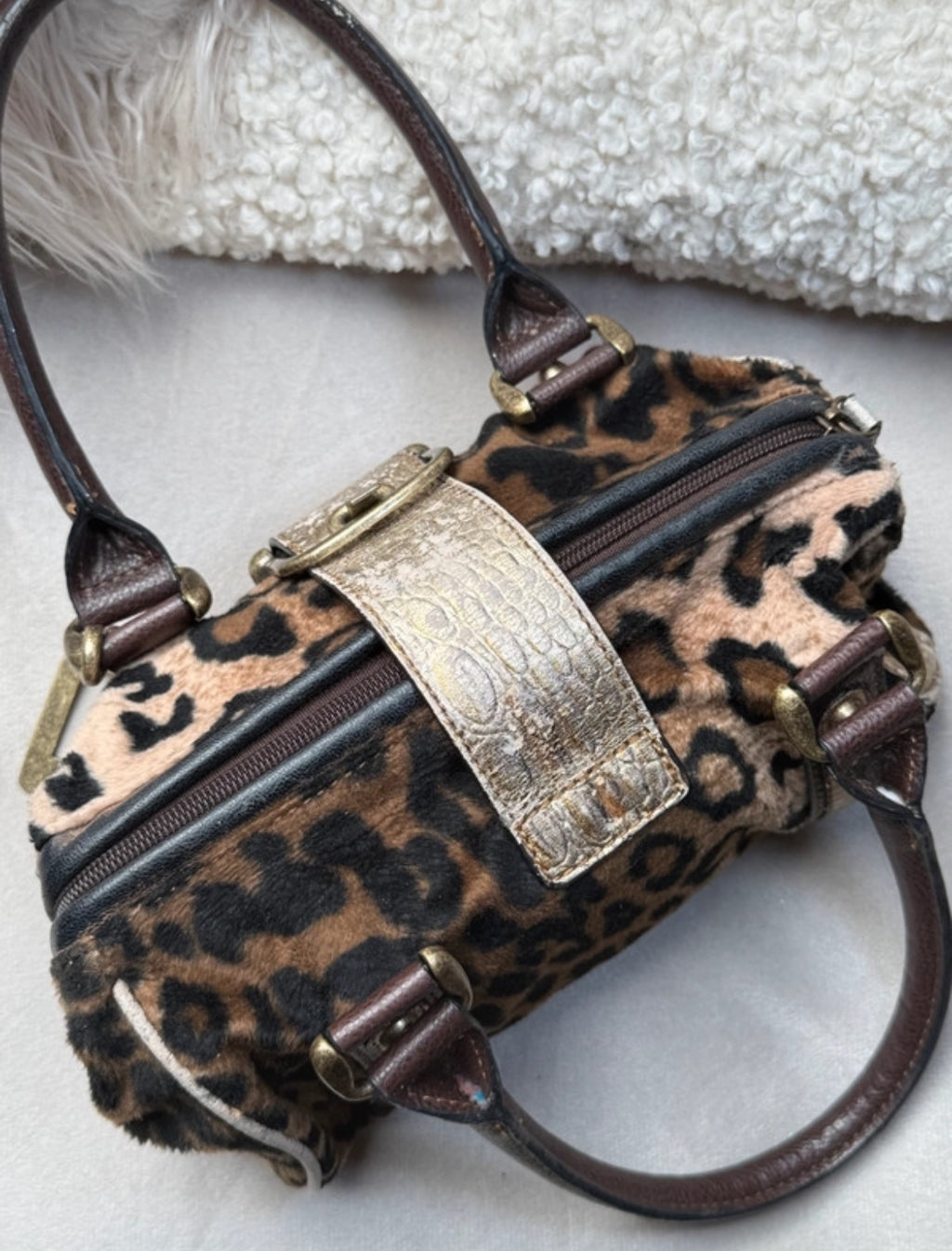 Винтидж Y2K чанта GUESS с леопардов принт