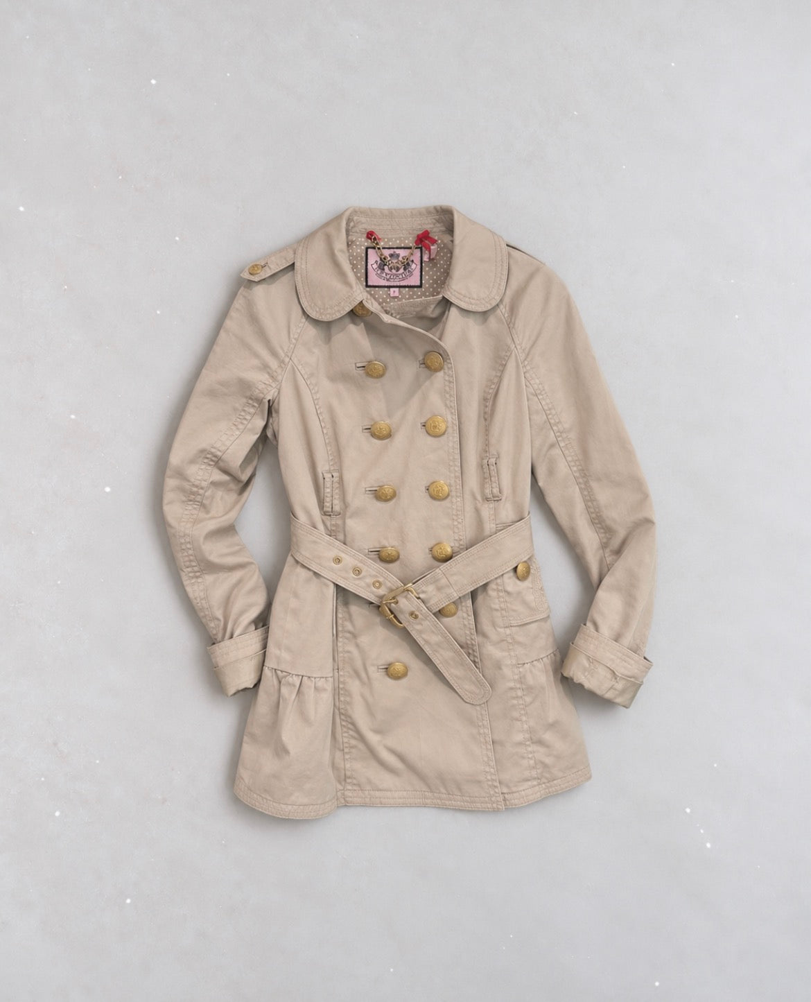 Juicy Couture Y2K бежов тренчкот със златисти копчета
