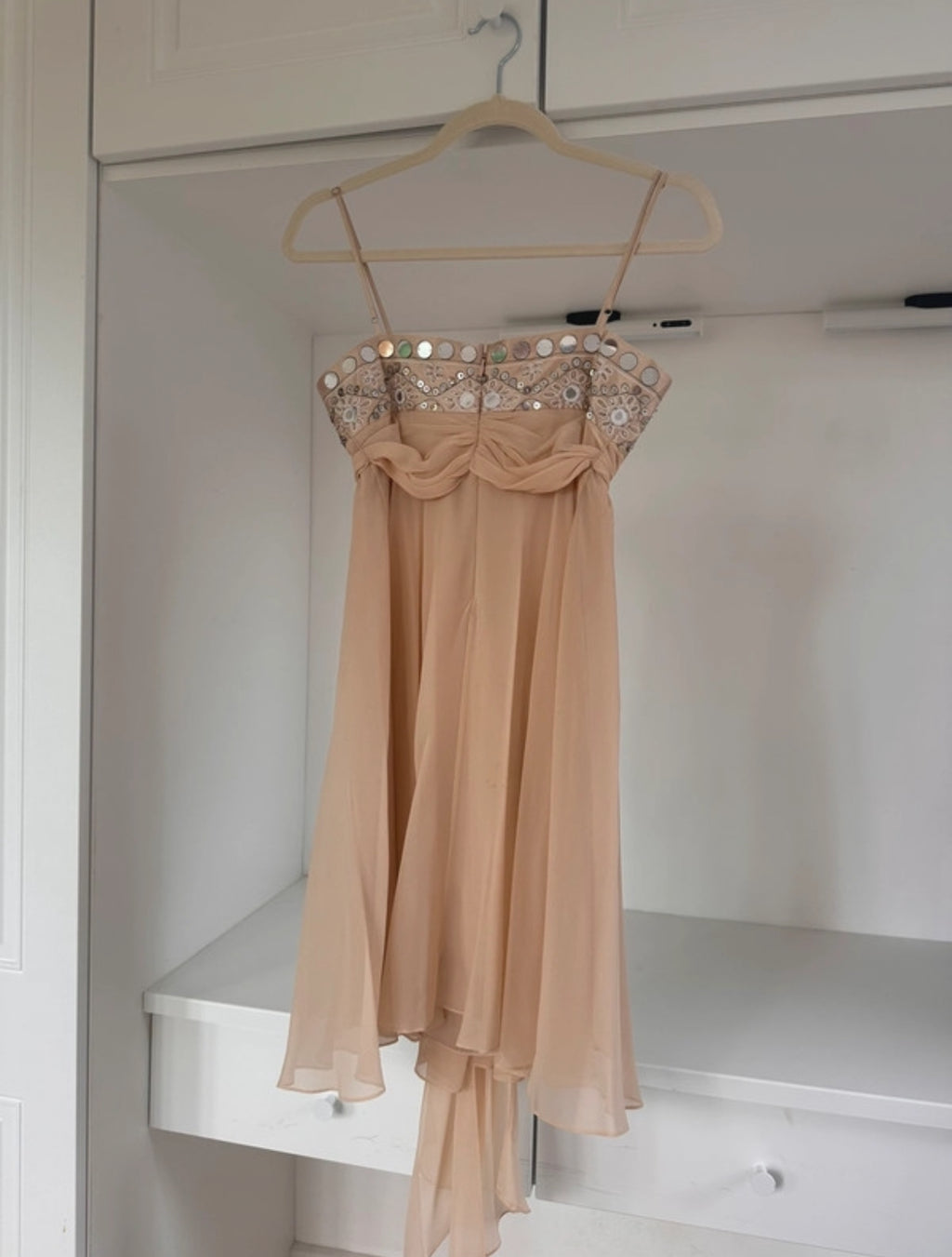 Копринена рокля BCBG Max Azria
