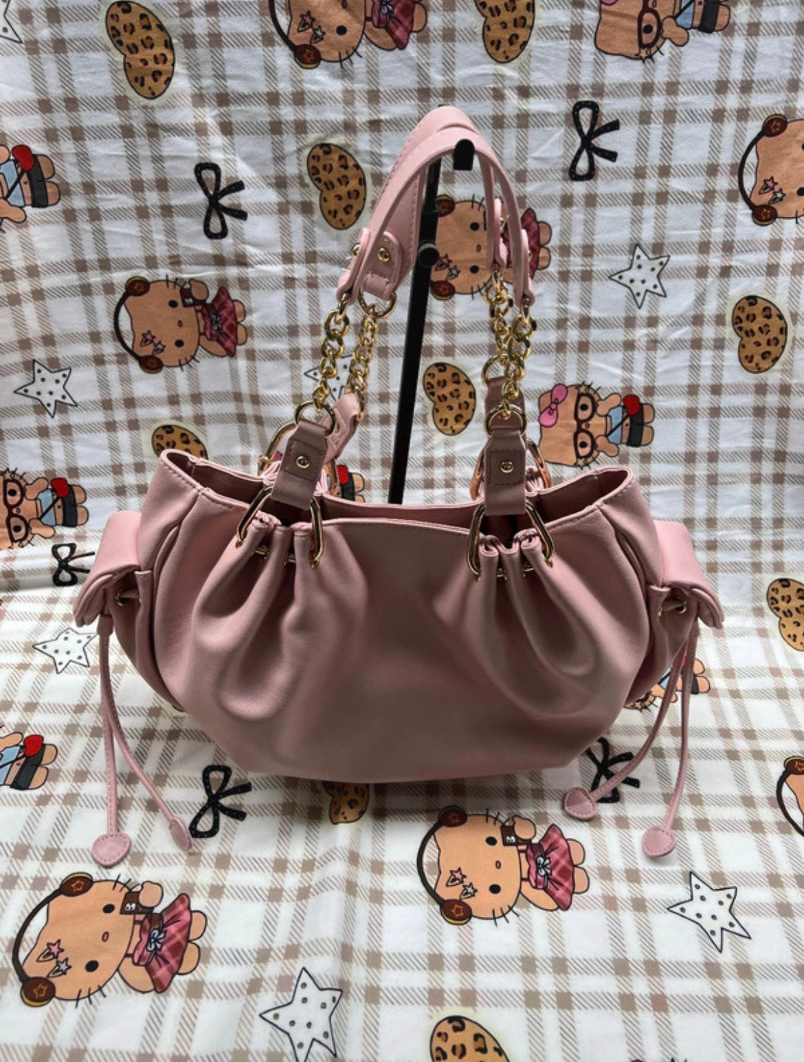 Juicy Couture Y2K розова чанта със златисти сърца и висулка