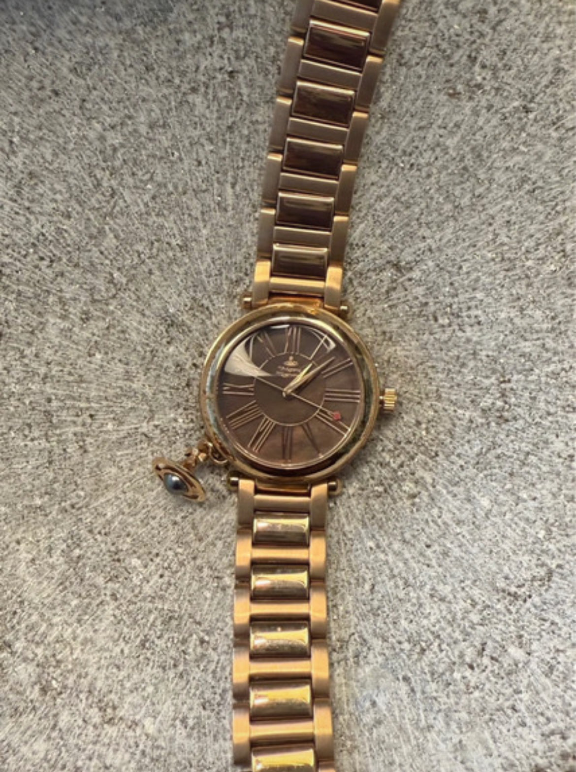 Vivienne Westwood Mother Orb часовник в rose-gold нюанс