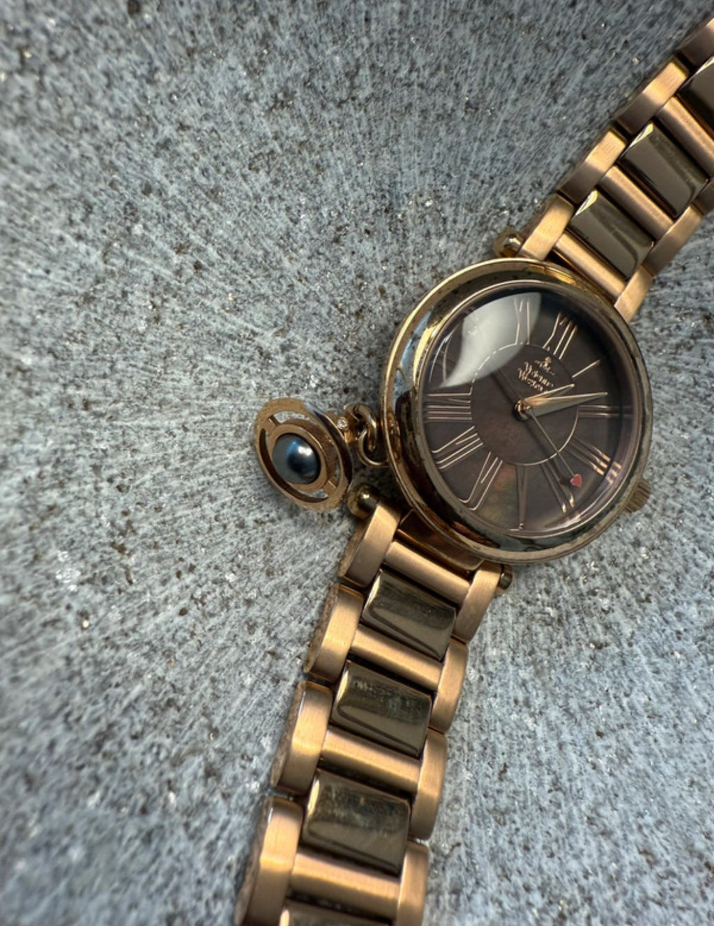 Vivienne Westwood Mother Orb часовник в rose-gold нюанс