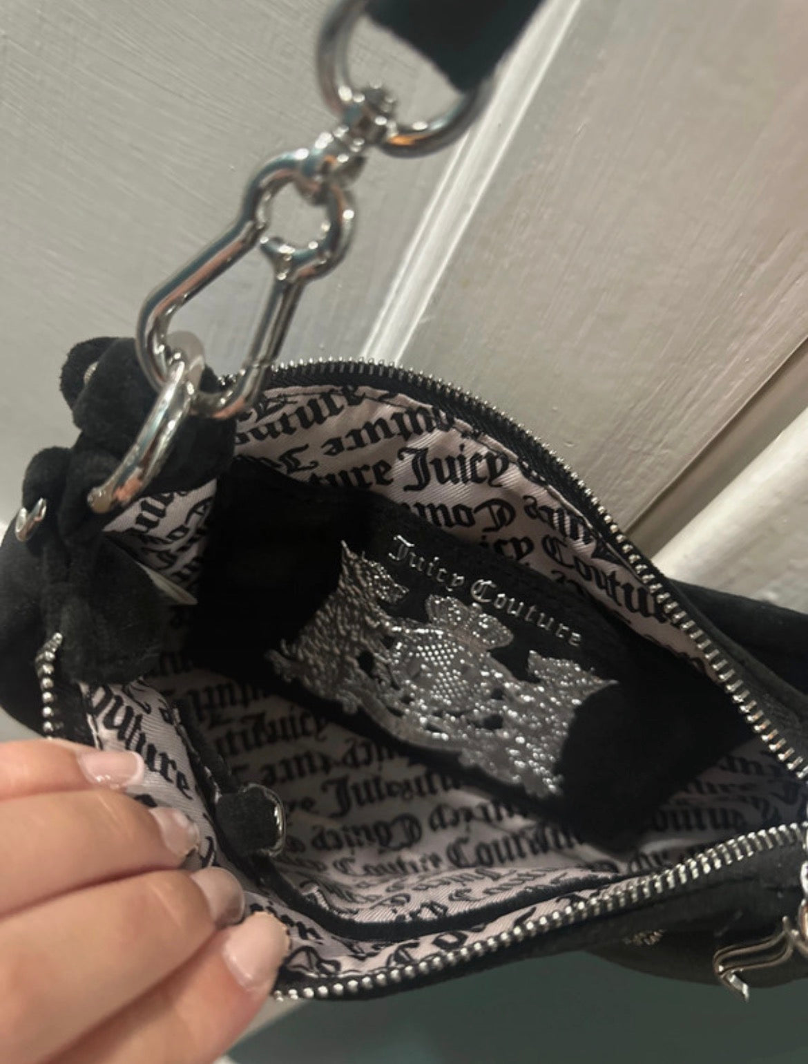 Черна Y2K чанта Juicy Couture с блестящо лого от кристали