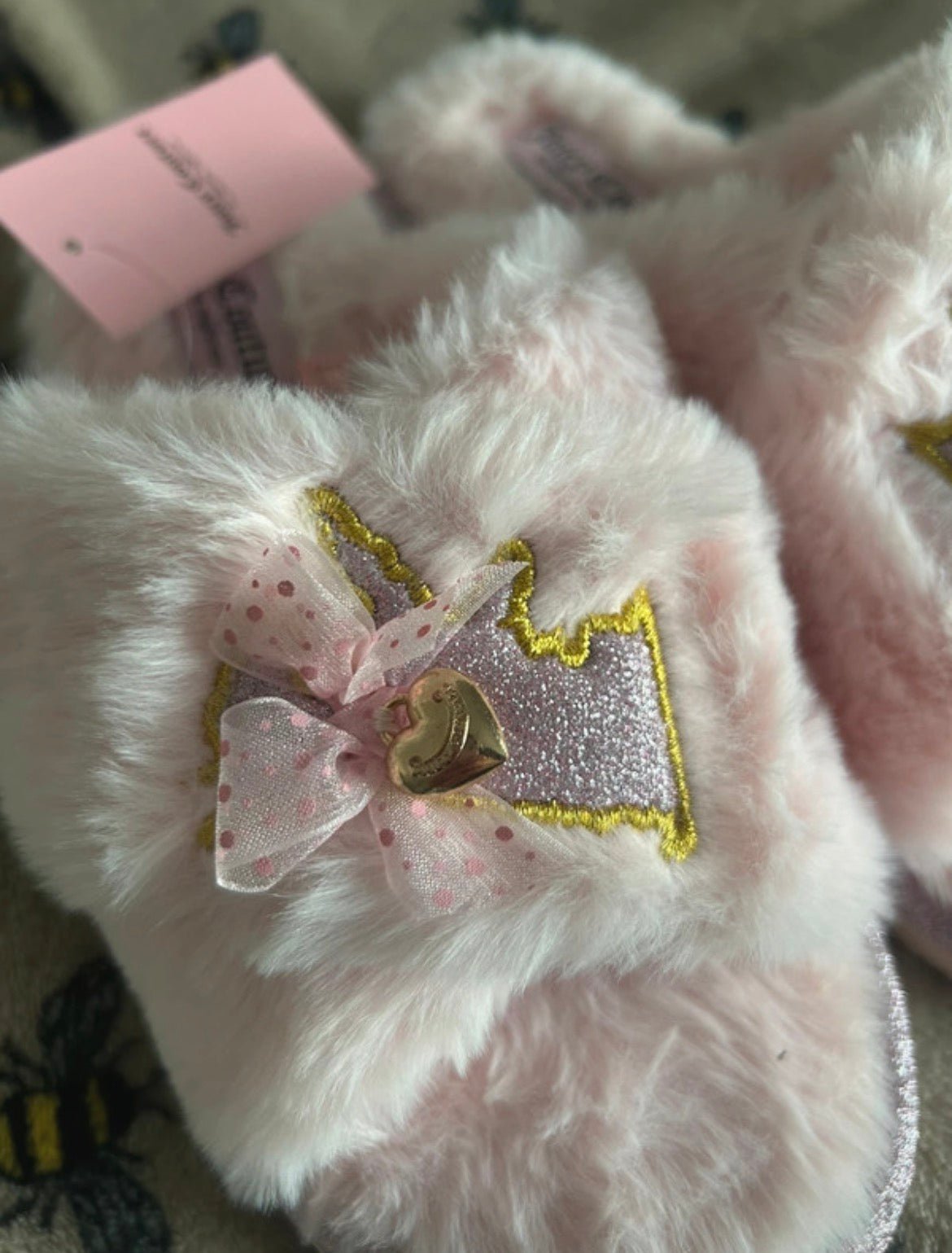Juicy Couture пухкави розови пантофи с коронки и панделки