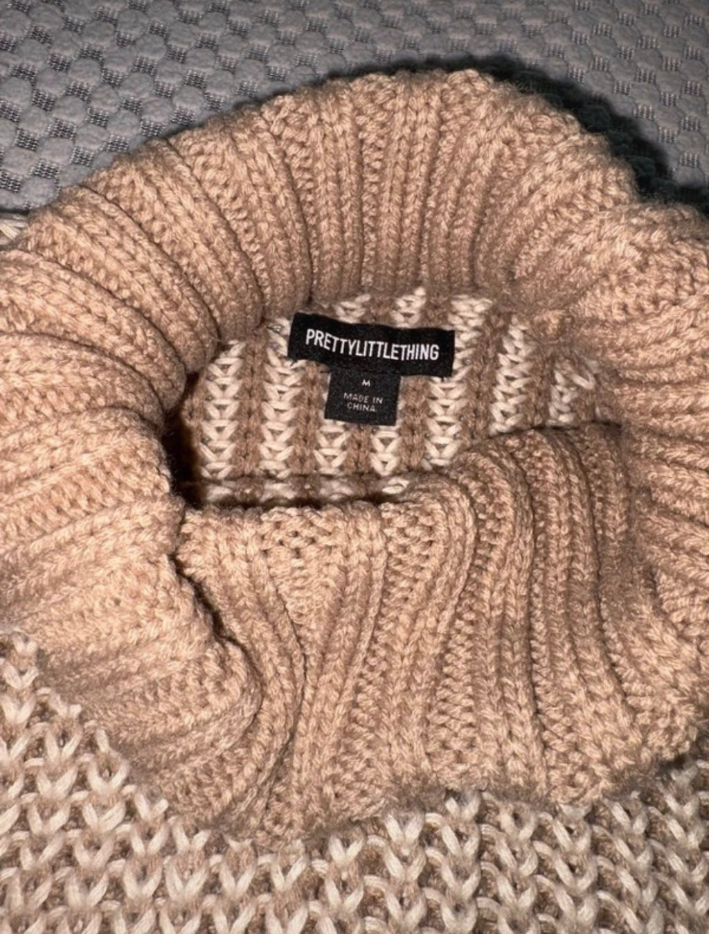 PrettyLittleThing Chunky Knit Cut-Out пуловер