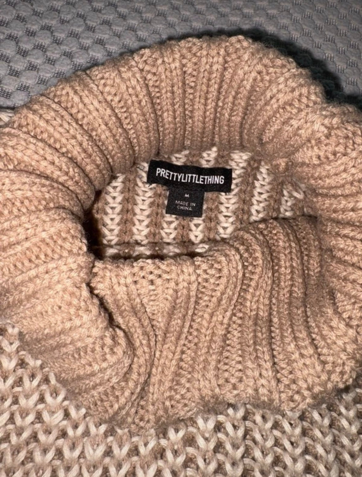 PrettyLittleThing Chunky Knit Cut-Out пуловер