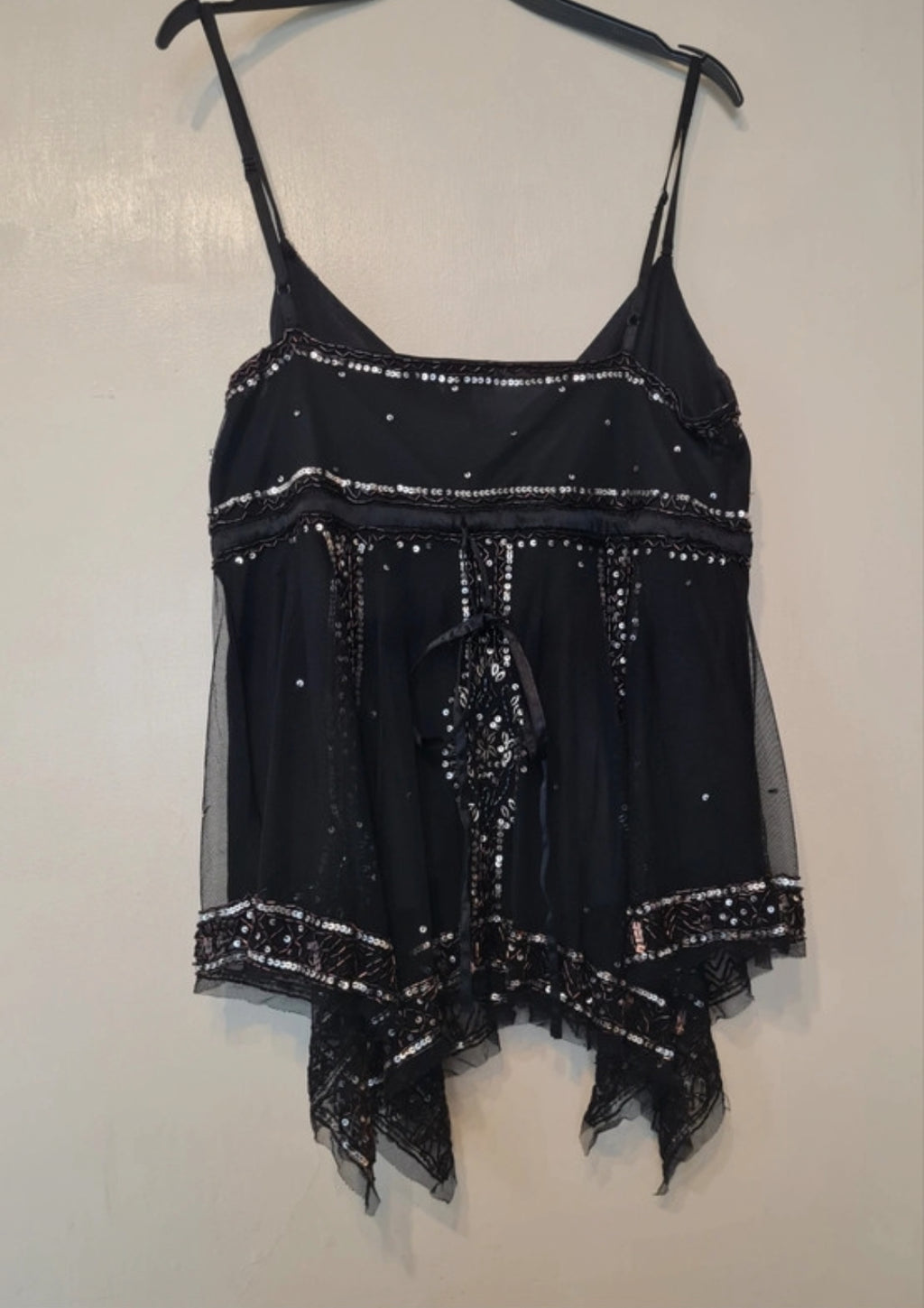 Monsoon babydoll топ в черно с пайети