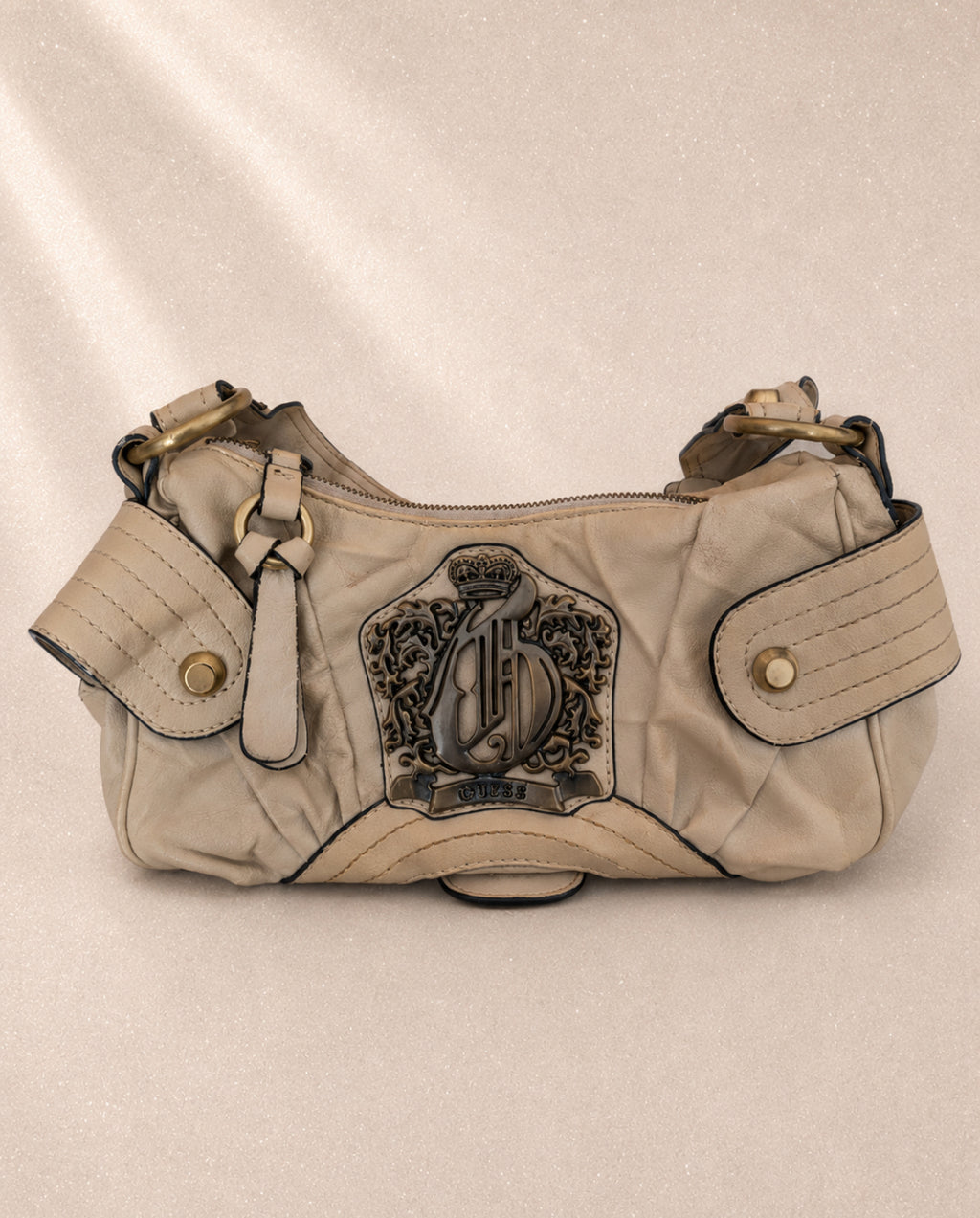 Винтидж Guess shoulder bag в кремаво-бежов нюанс