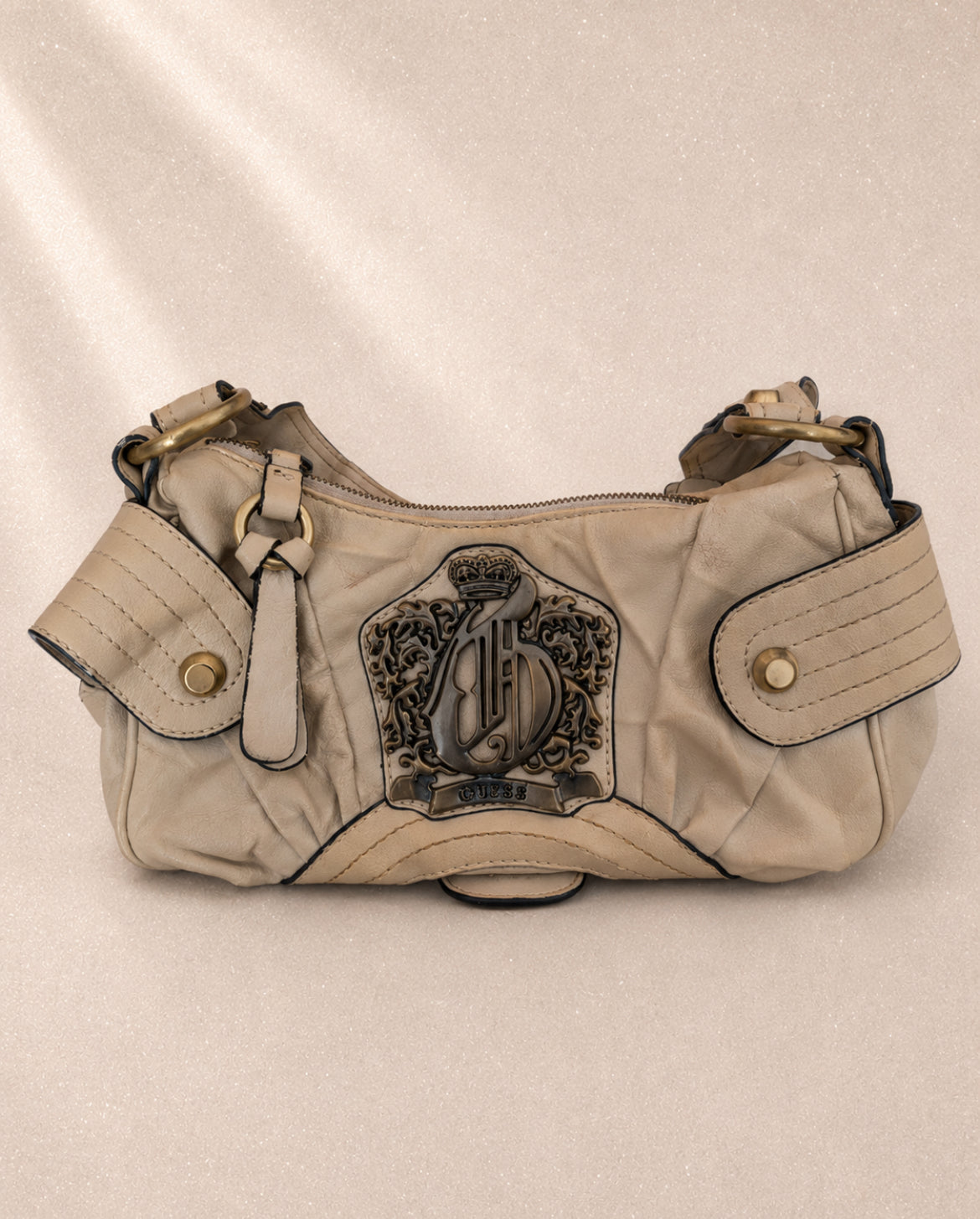 Винтидж Guess shoulder bag в кремаво-бежов нюанс