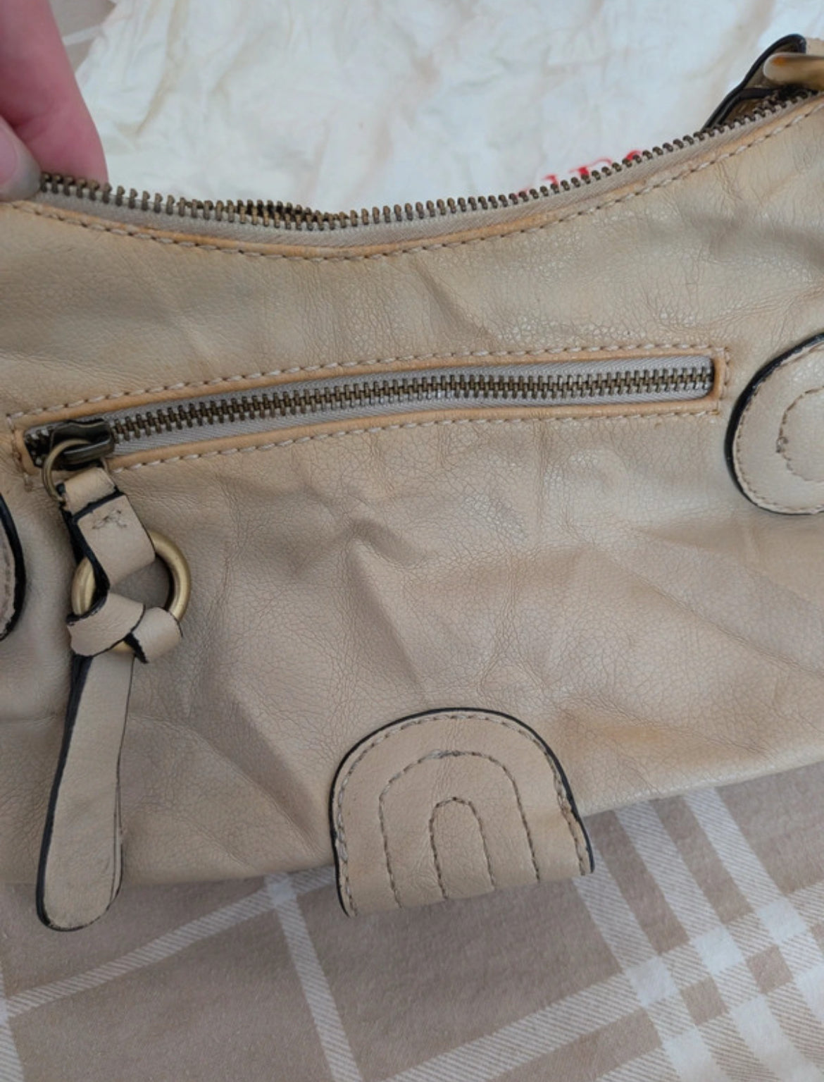 Винтидж Guess shoulder bag в кремаво-бежов нюанс