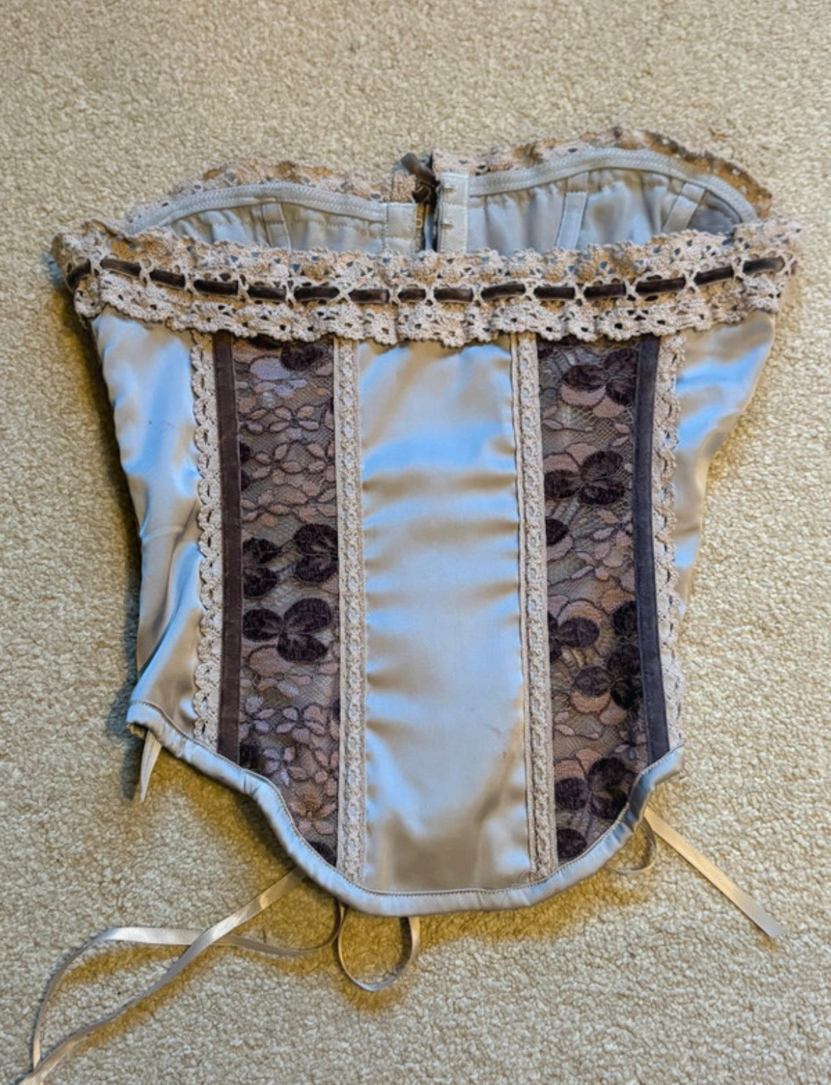 Urban Outfitters Light Before Dark корсет с дантела и сатенени връзки