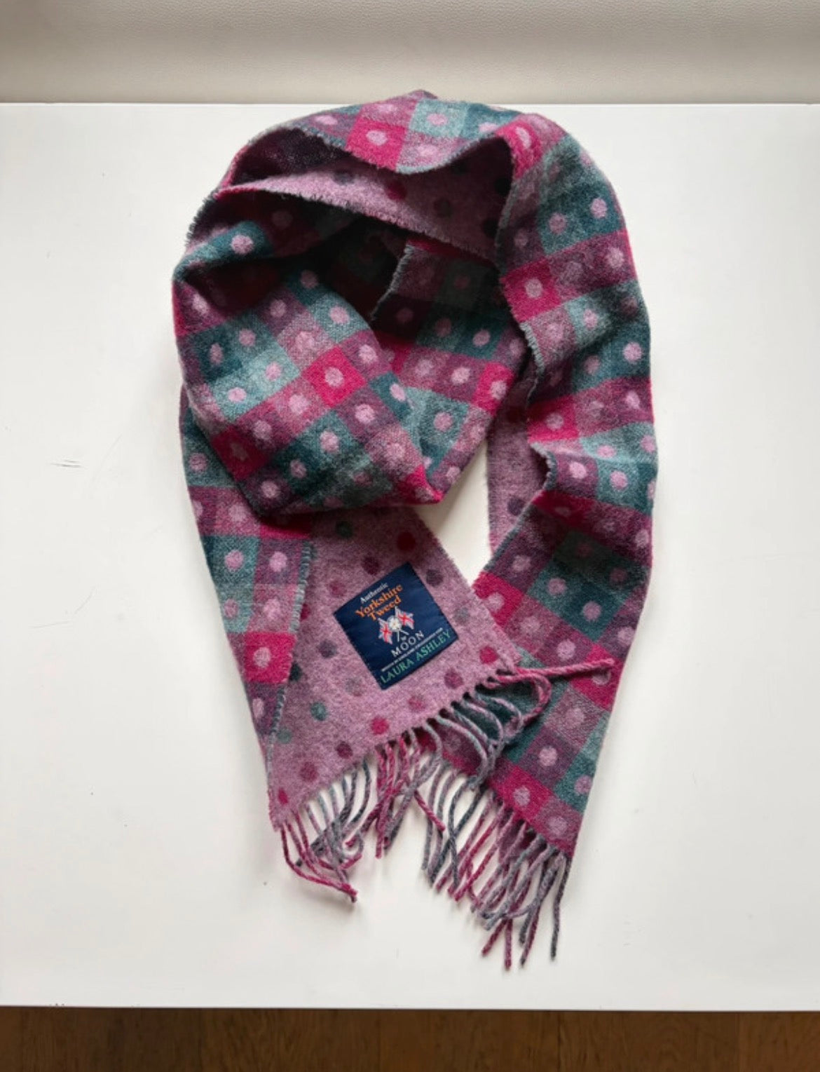 Винтидж двулицев шал Laura Ashley в розово и зелено