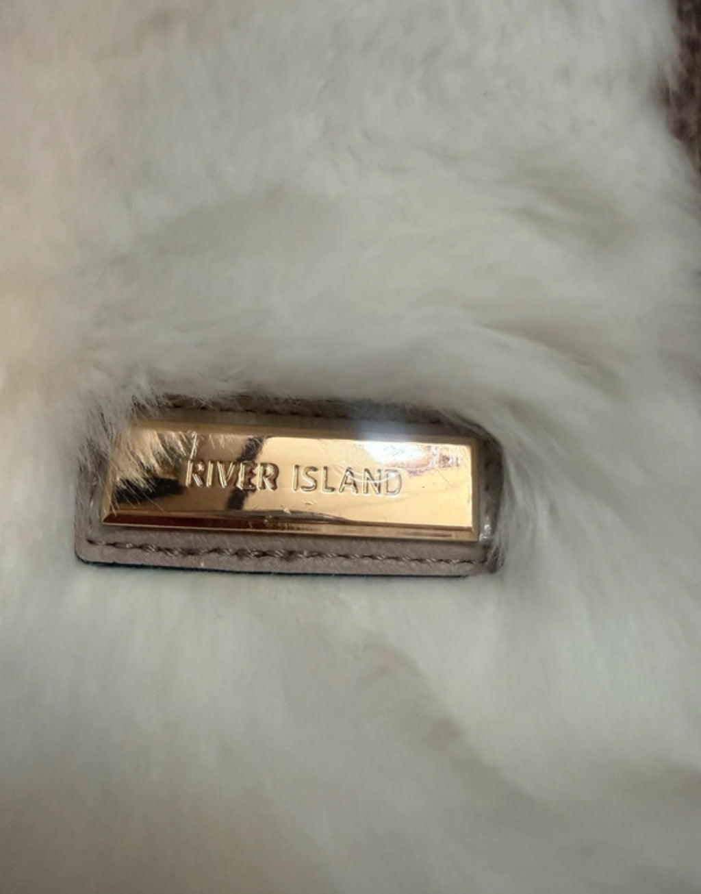 River Island faux-fur shoulder чанта