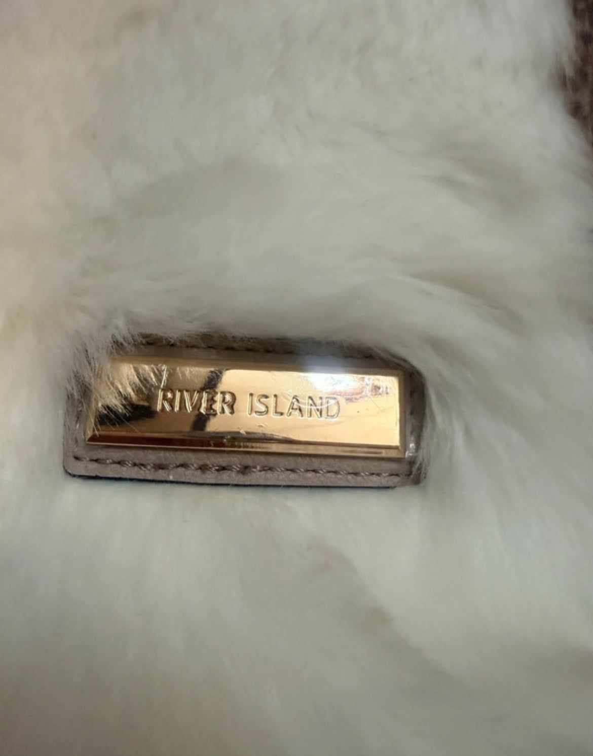 River Island faux-fur shoulder чанта