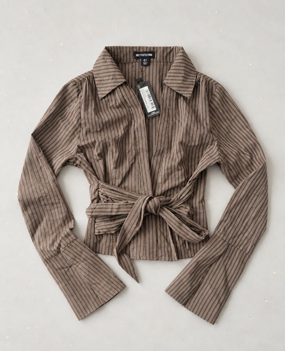 PrettyLittleThing Pinstripe Tie-Waist риза