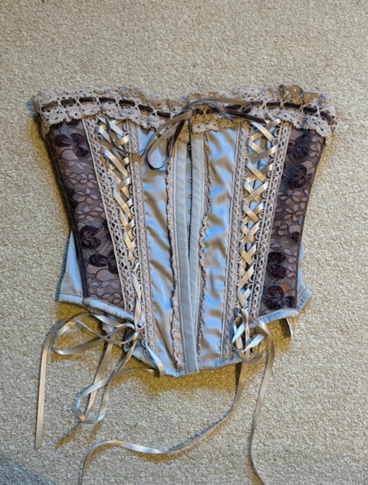 Urban Outfitters Light Before Dark корсет с дантела и сатенени връзки