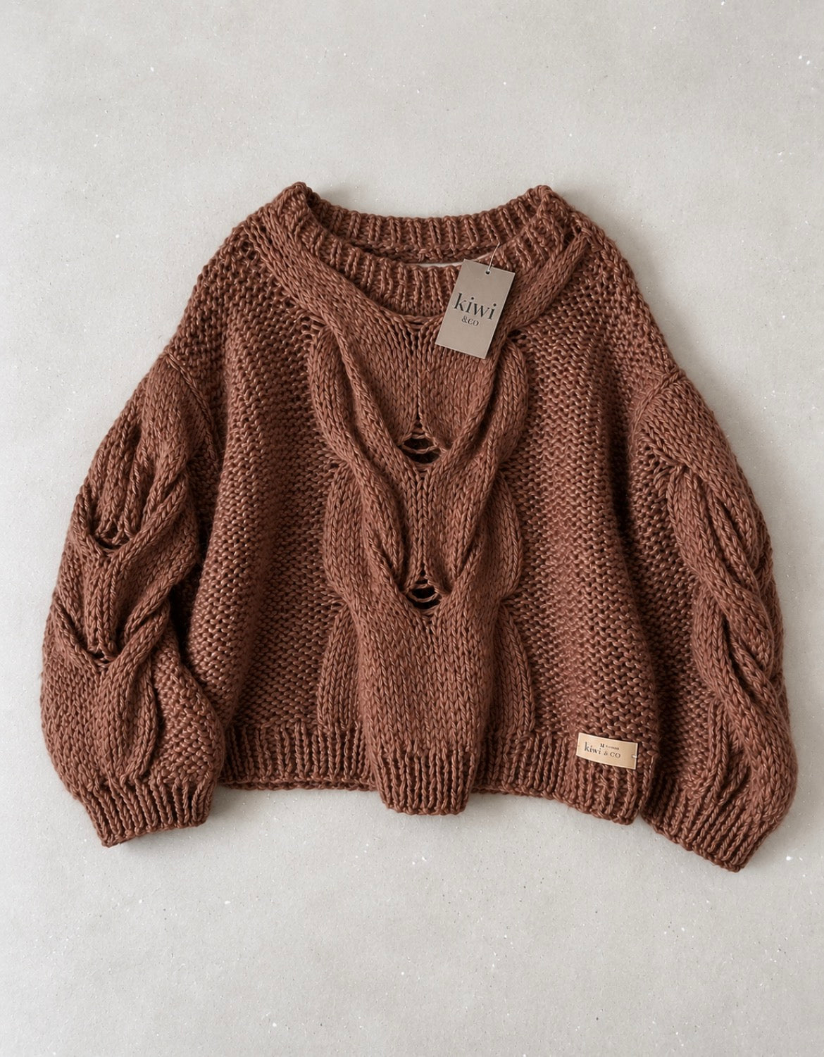 Kiwi & Co Hand-Knitted Distressed пуловер