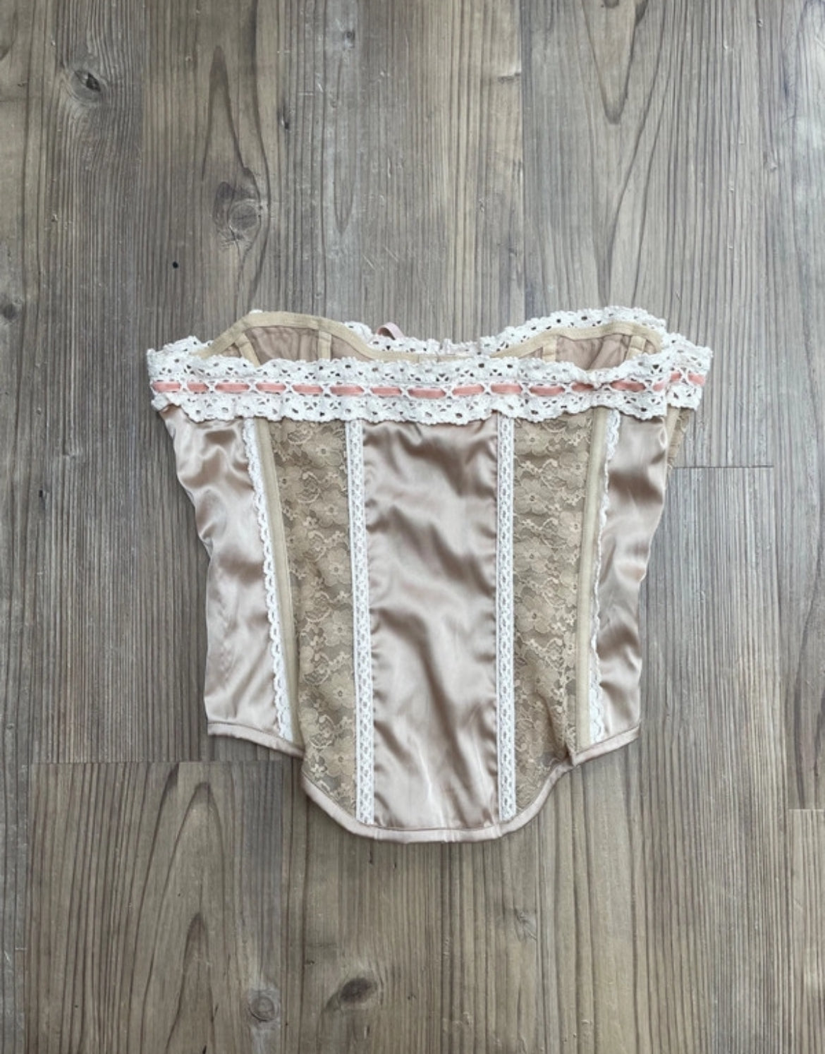 Urban Outfitters Light Before Dark дантелен корсетен топ