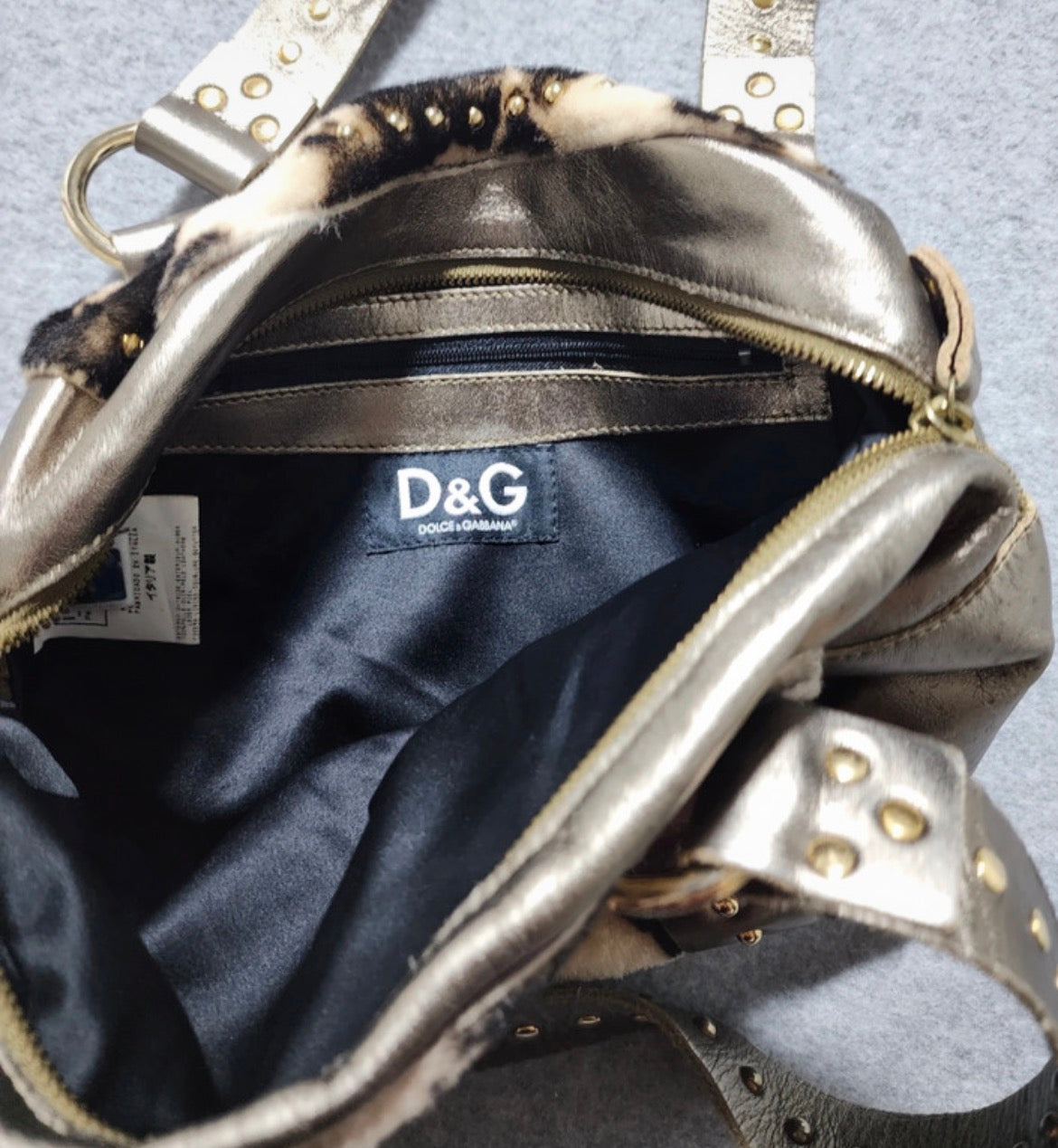 Винтидж чанта Dolce & Gabbana с cow print и метални капси