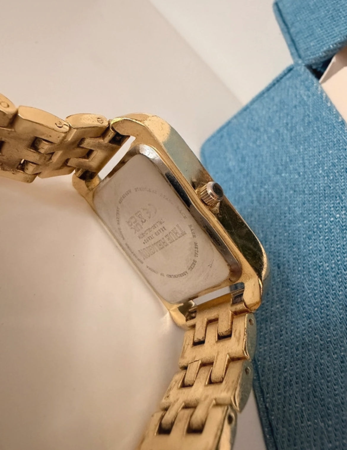 True Religion часовник с matching charm bracelet в златисто покритие