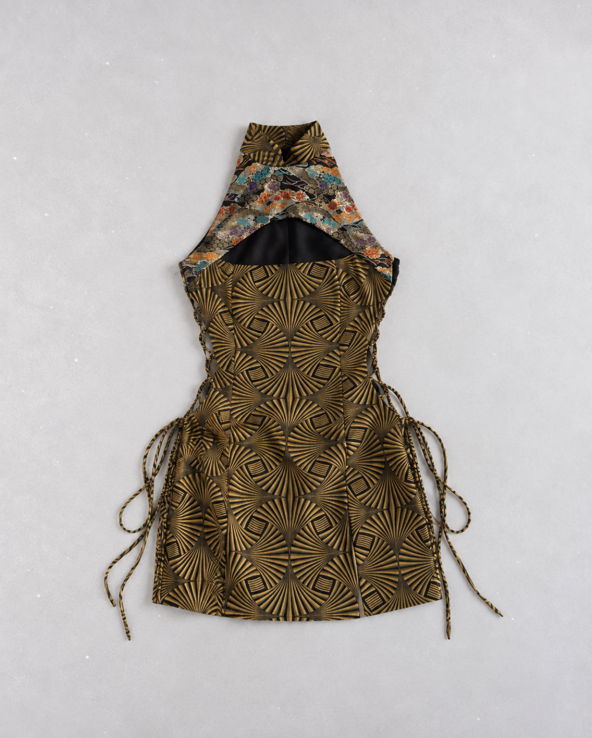 Дизайнерска мини рокля Kim Shui – Halter Brocade рокля