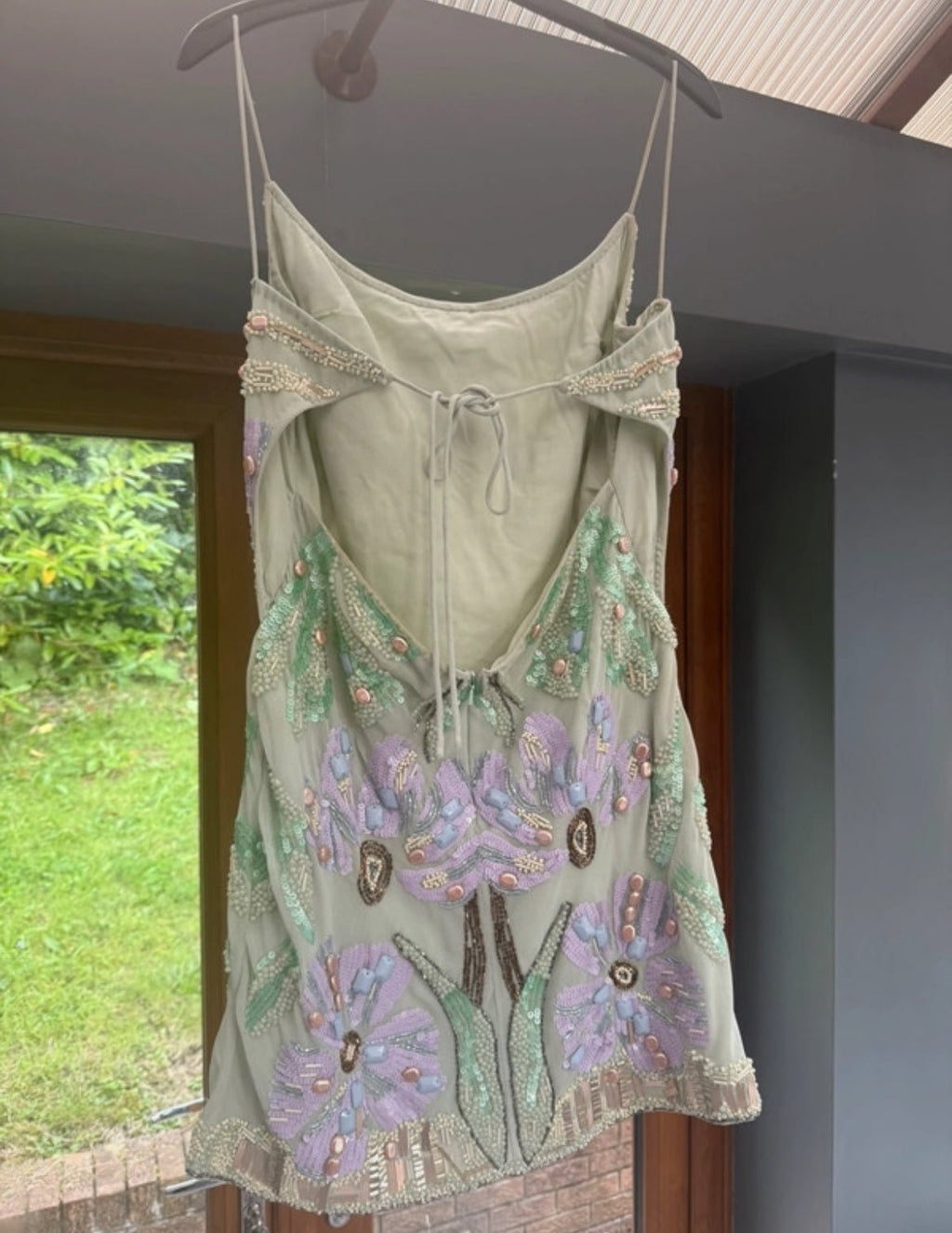 ASOS мини рокля с богата флорална декорация - Sunday West Boutique