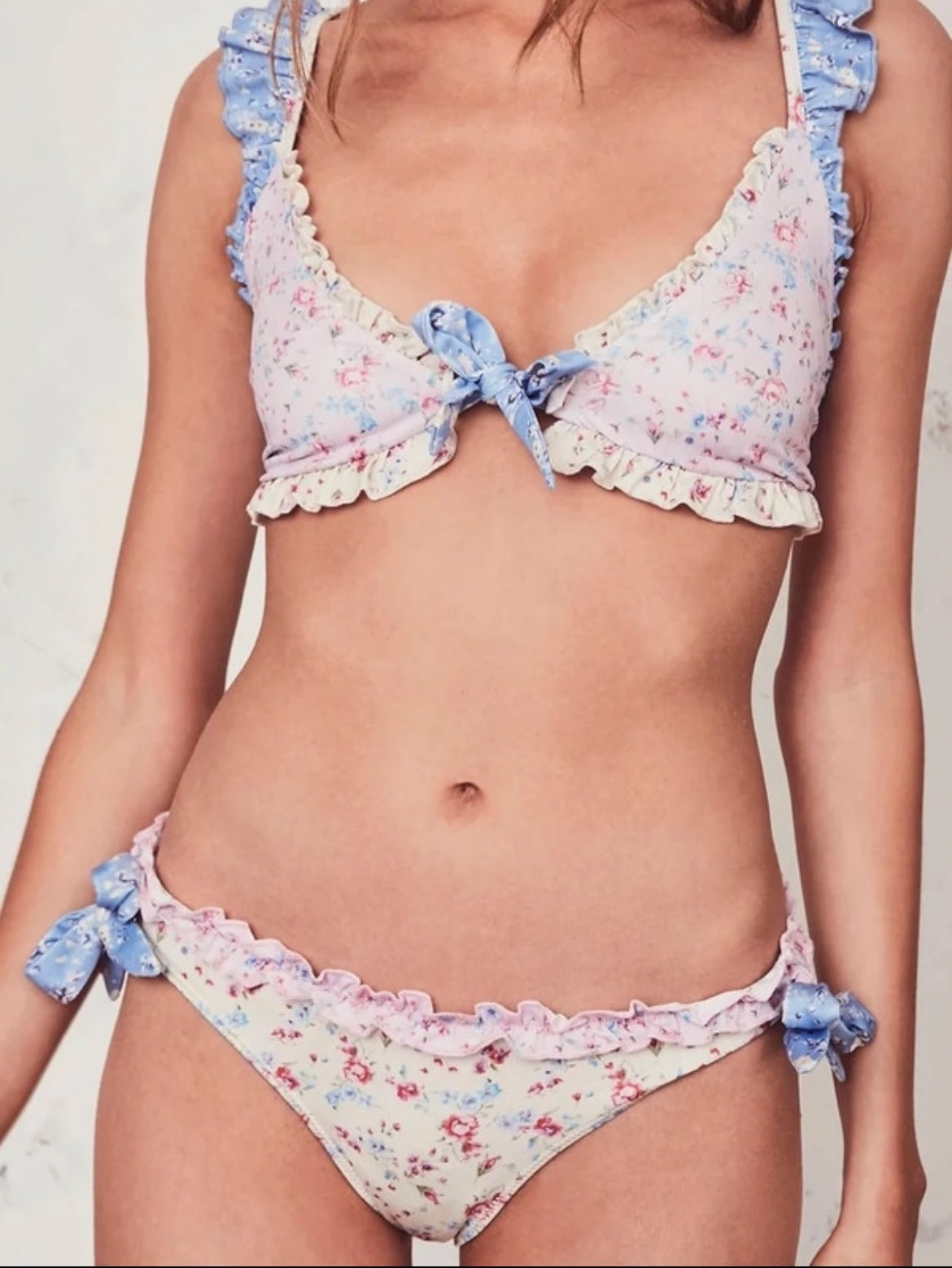 Бански LoveShackFancy с деликатен флорален принт - Sunday West Boutique