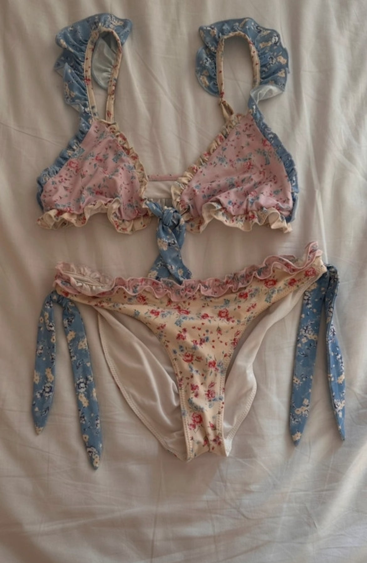 Бански LoveShackFancy с деликатен флорален принт - Sunday West Boutique