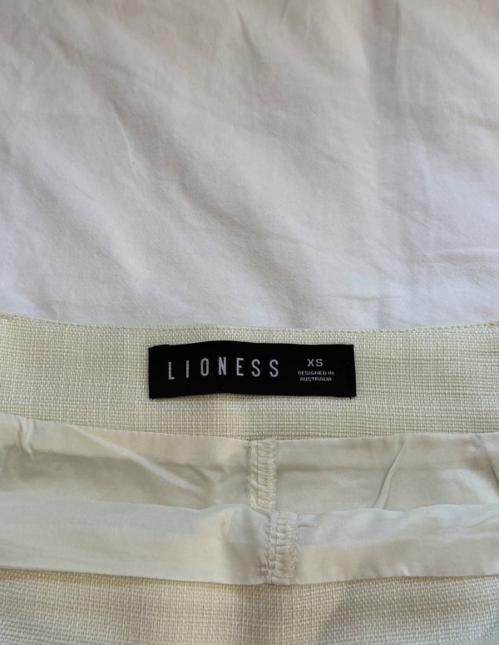Butter Yellow плисирана мини пола Lioness - Sunday West Boutique