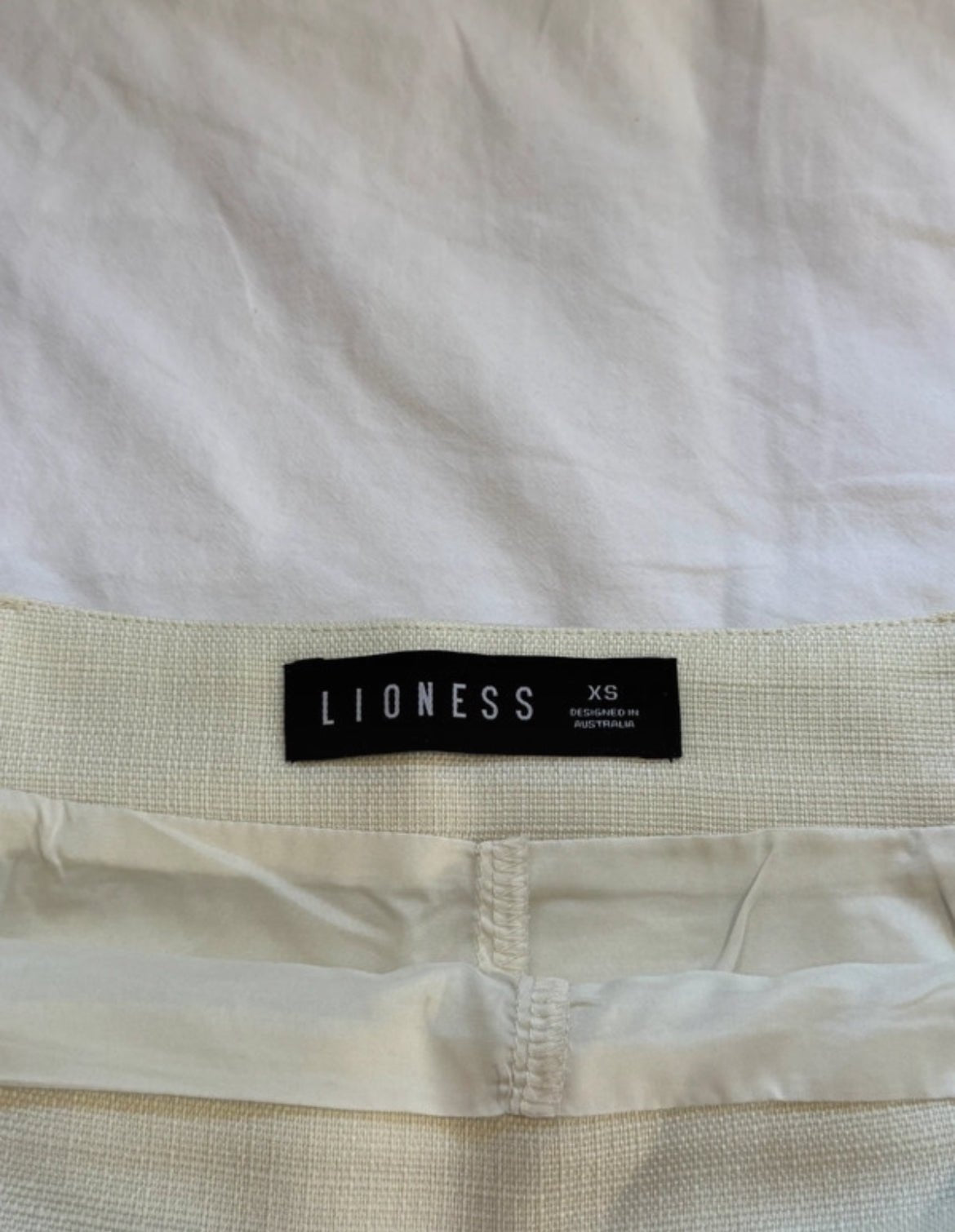 Butter Yellow плисирана мини пола Lioness - Sunday West Boutique