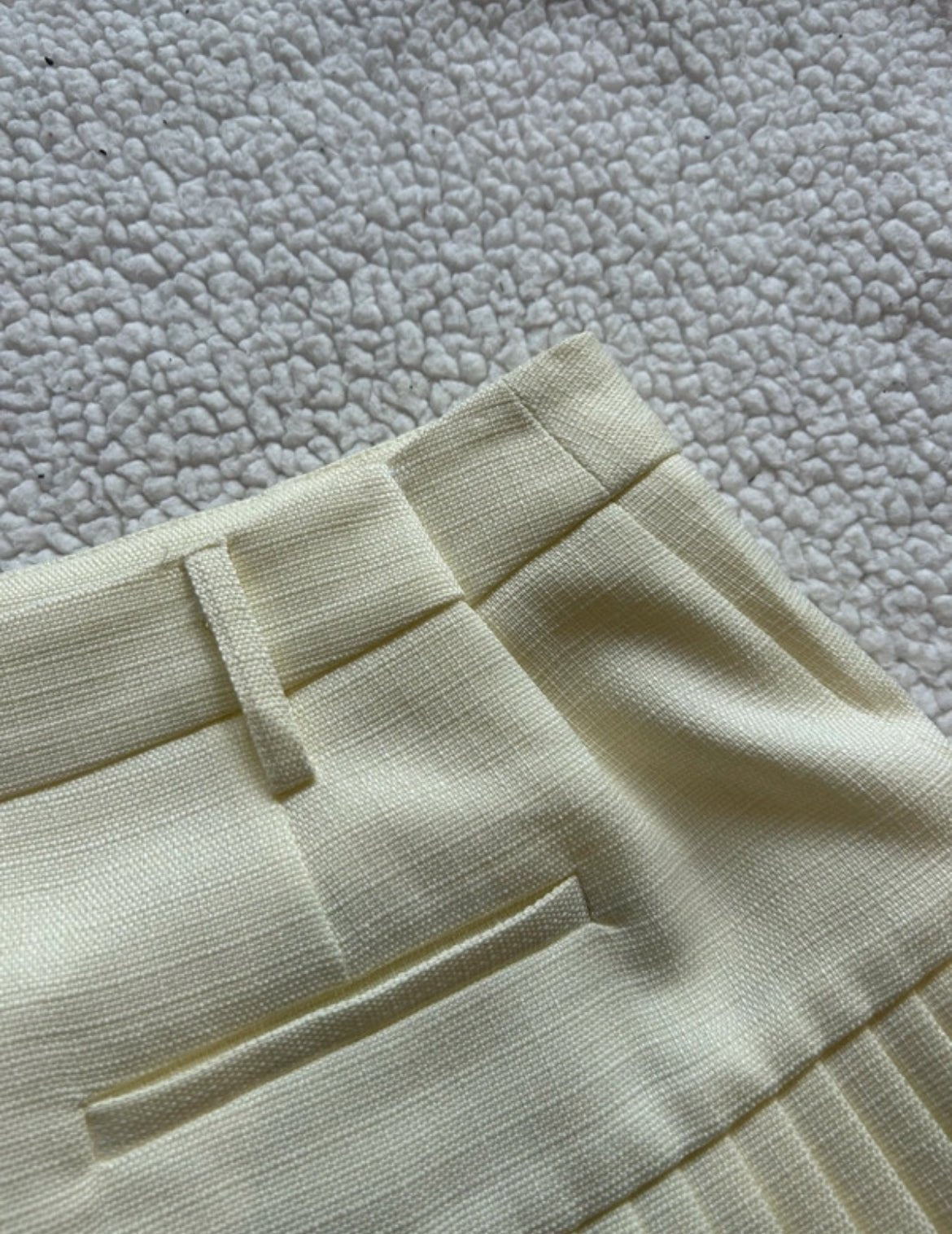Butter Yellow плисирана мини пола Lioness - Sunday West Boutique