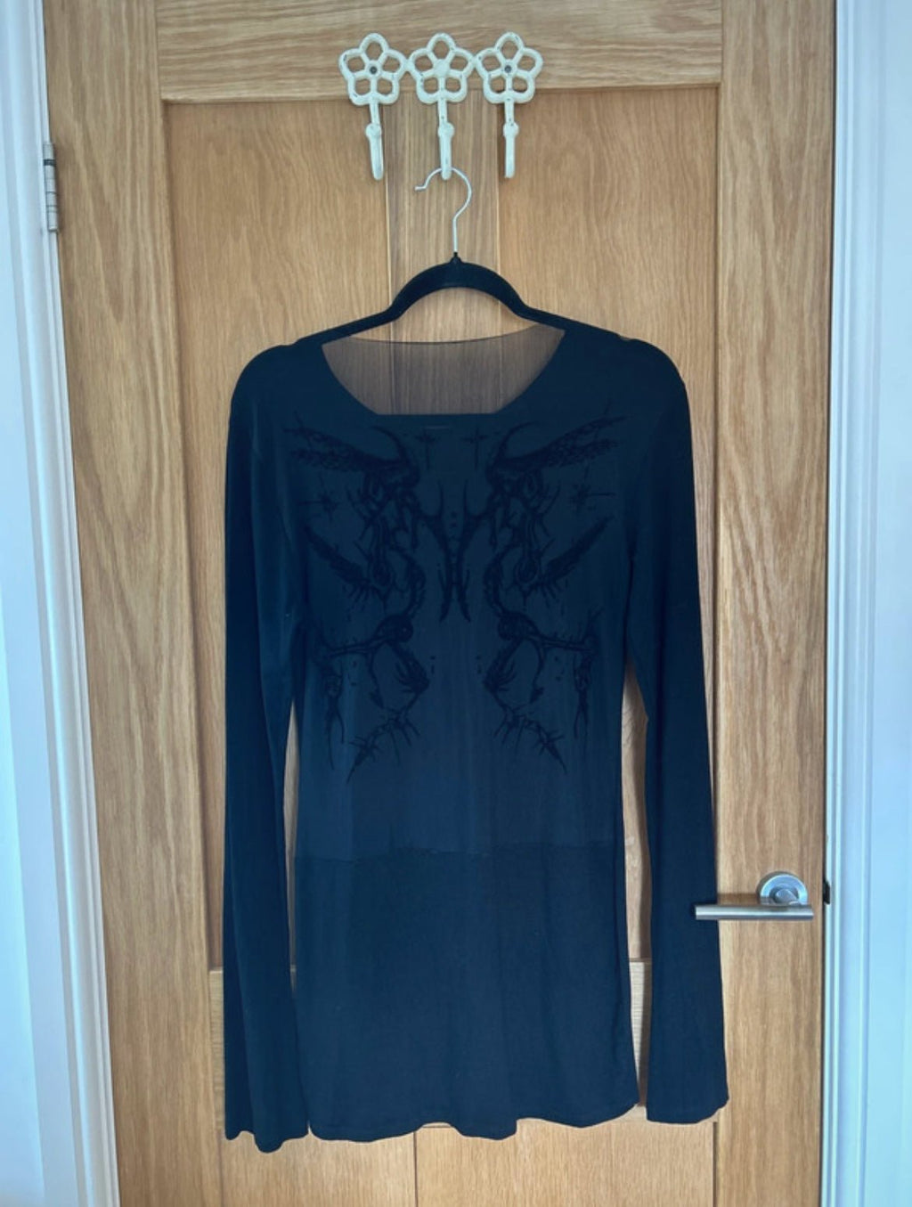 Черна мини рокля Jaded London с полупрозрачен mesh панел и готически flock принт - Sunday West Boutique
