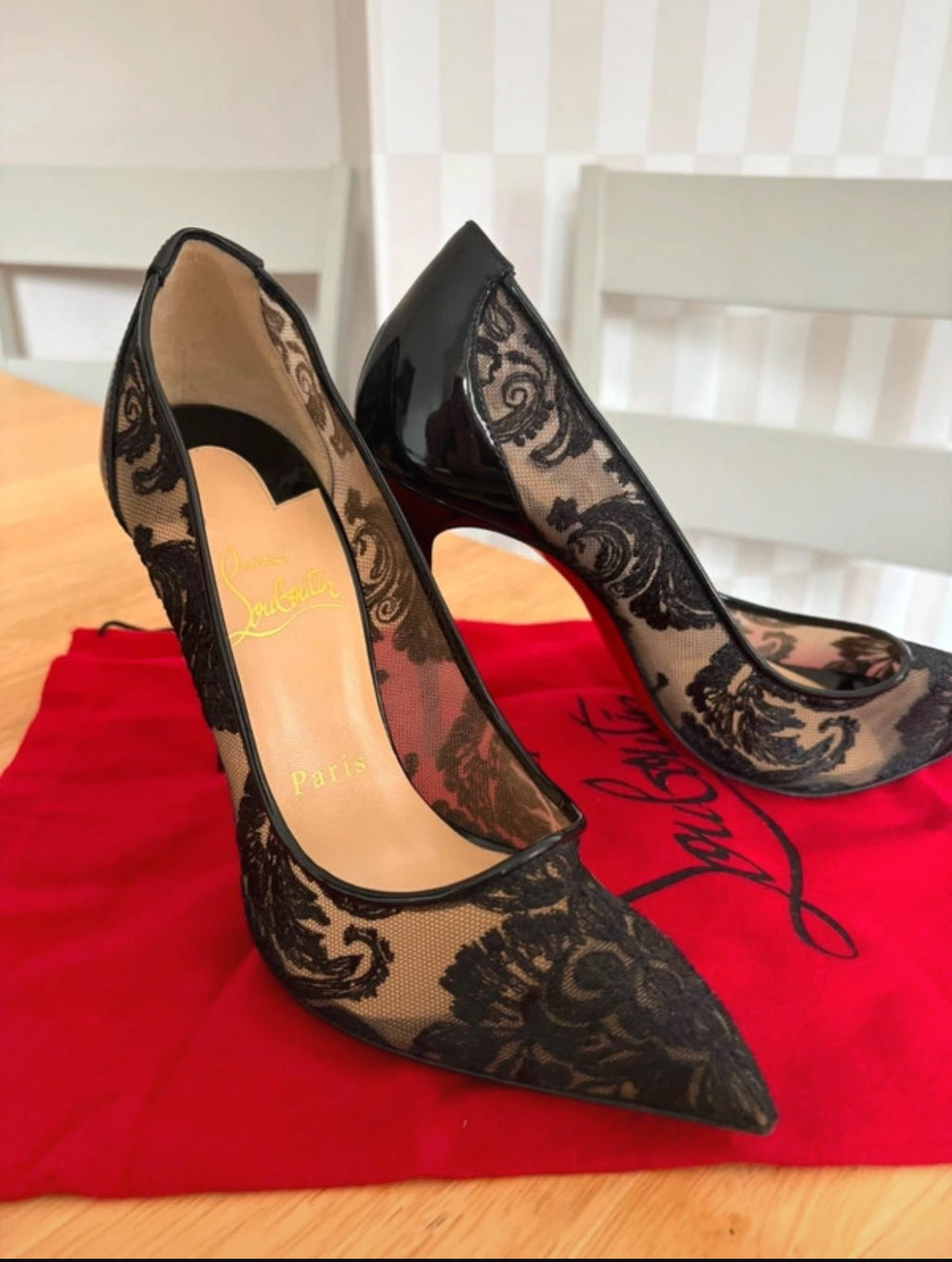 Дантелени стилето обувки на ток от Christian Louboutin - Sunday West Boutique