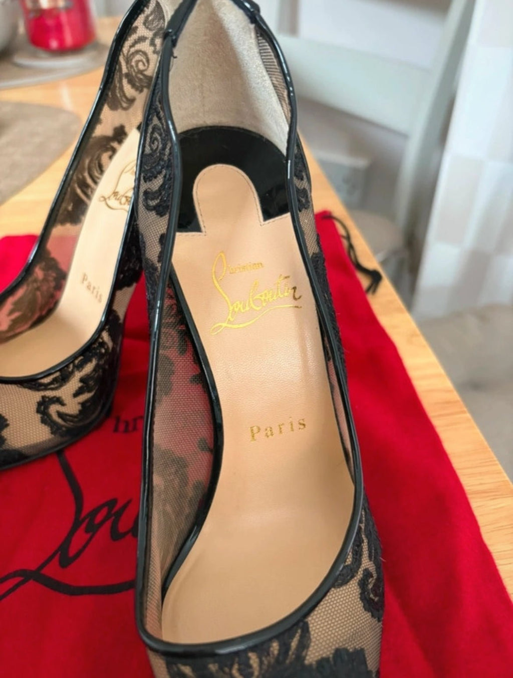 Дантелени стилето обувки на ток от Christian Louboutin - Sunday West Boutique