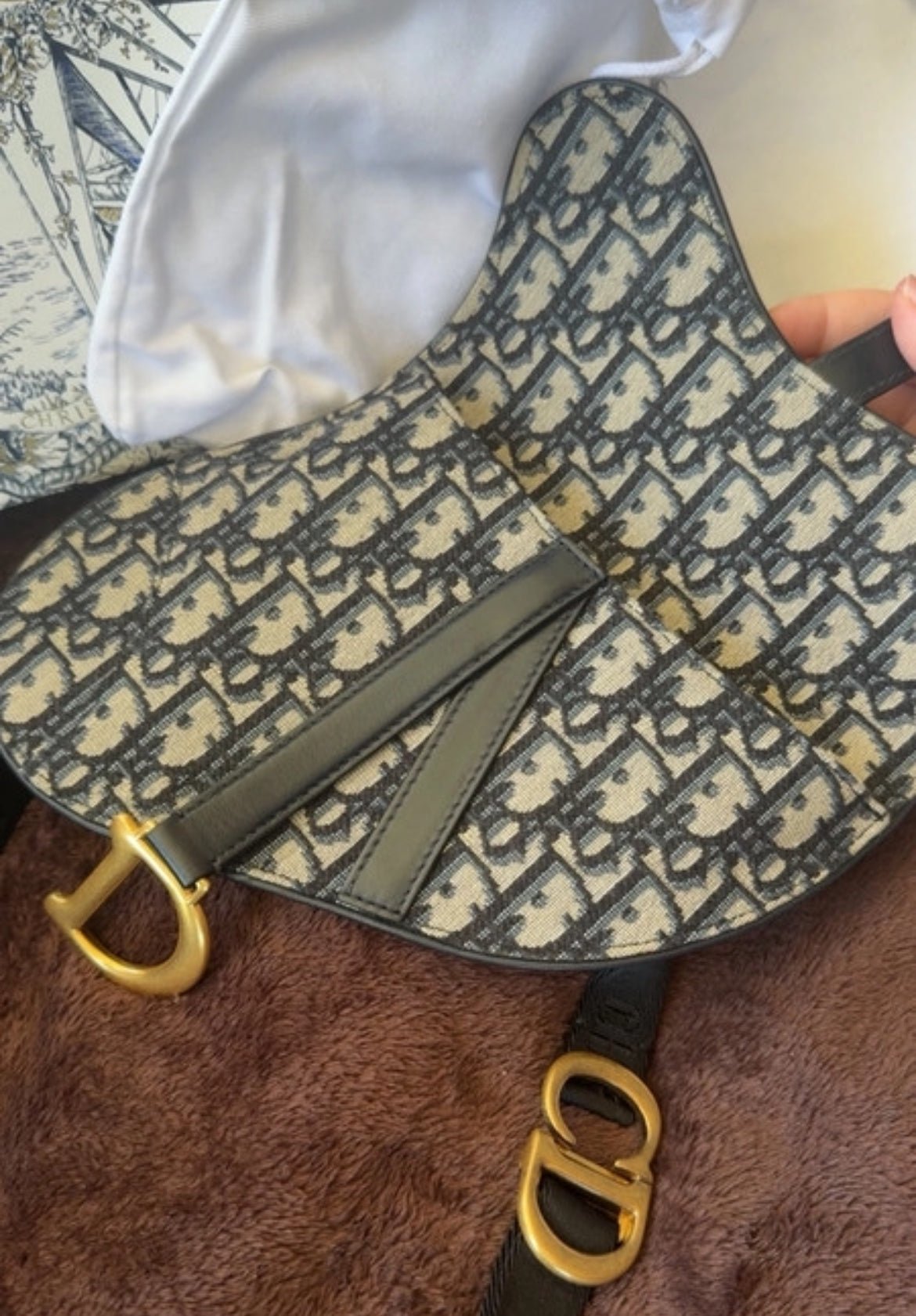 Dior Saddle чанта в емблематичния Blue Dior Oblique Jacquard - Sunday West Boutique