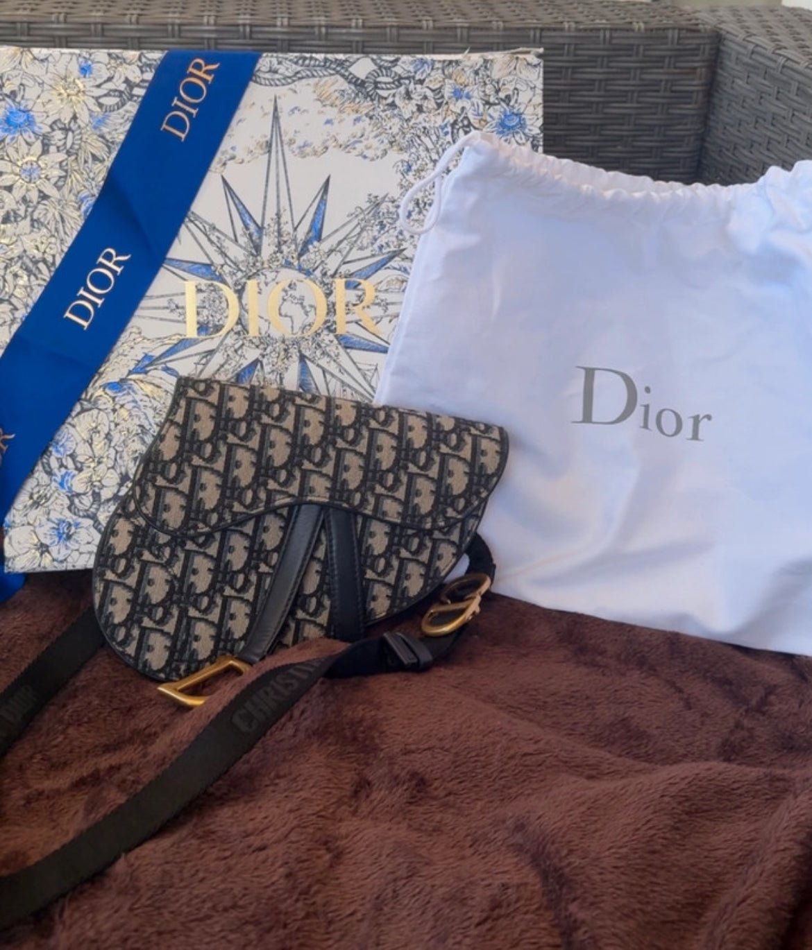 Dior Saddle чанта в емблематичния Blue Dior Oblique Jacquard - Sunday West Boutique
