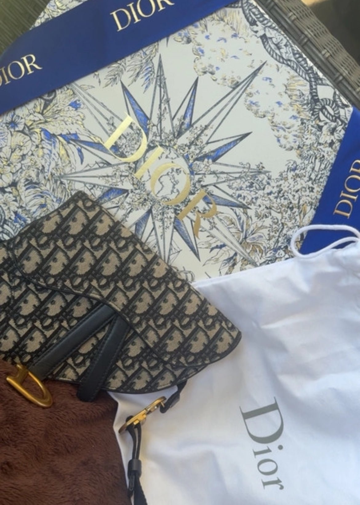 Dior Saddle чанта в емблематичния Blue Dior Oblique Jacquard - Sunday West Boutique