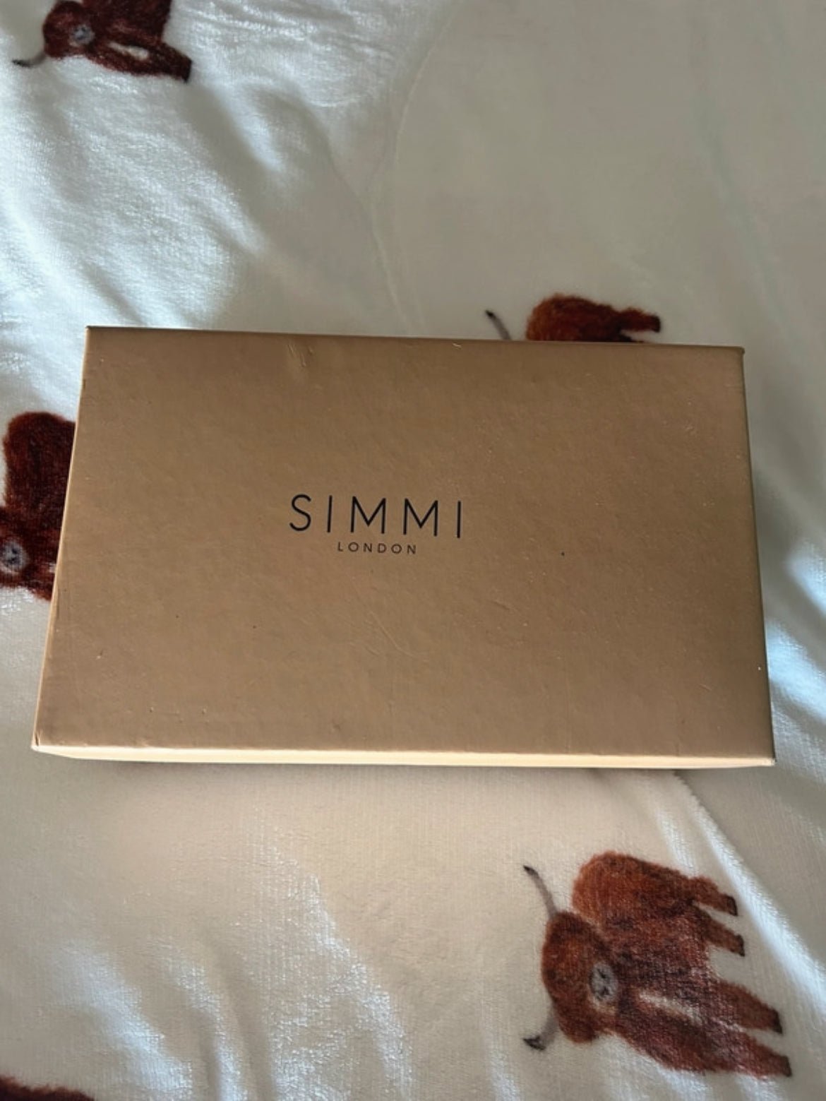 Ефектни сандали Simmi London в бяло с богато декорирани кристални - Sunday West Boutique