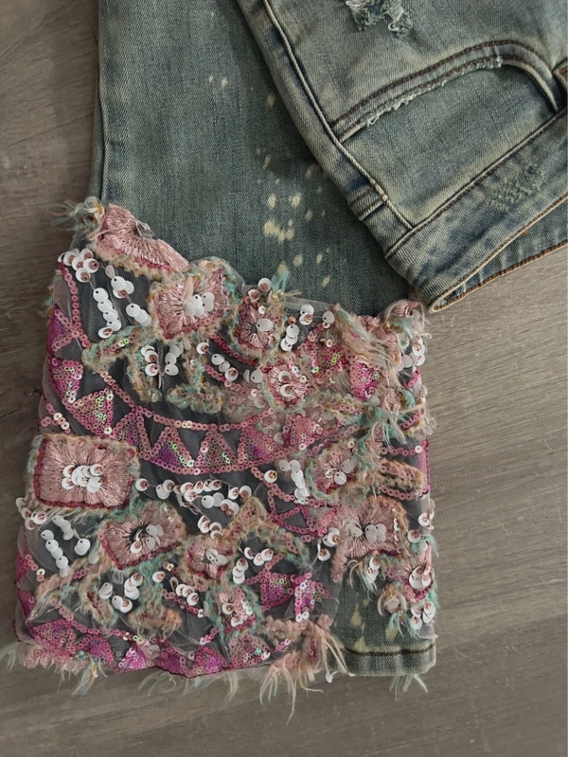 Fantastic Baby Y2K embellished low-rise дънки - Sunday West Boutique