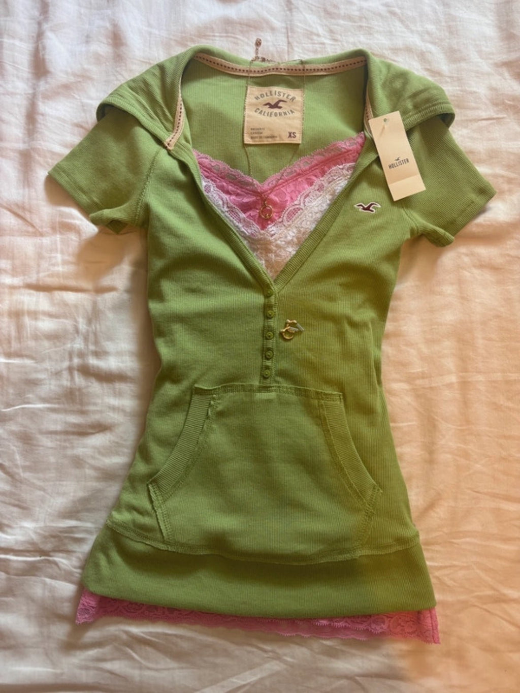 Hollister блуза с къс ръкав и качулка - Sunday West Boutique