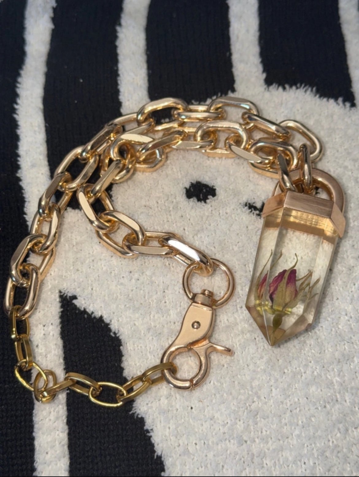 Колие Love Rokz Rosebud с истинска запазена розова пъпка - Sunday West Boutique