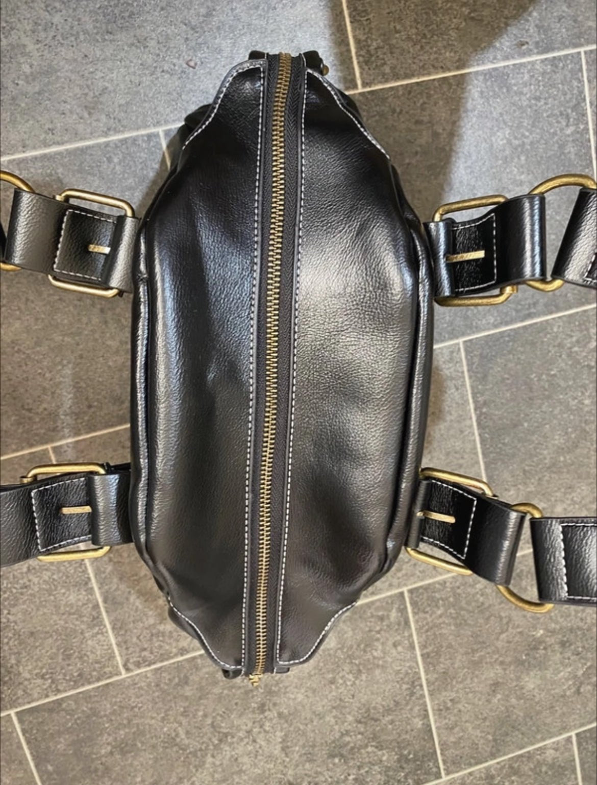 Кожена чанта Vivienne Westwood с релефно Oversized Orb лого - Sunday West Boutique