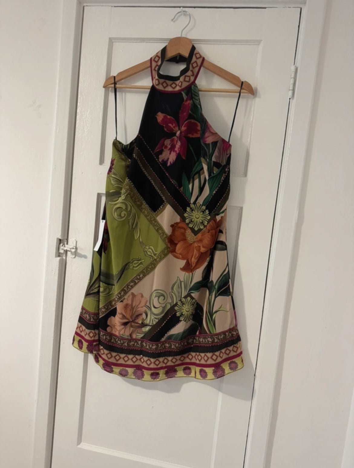 Мини рокля Lipsy London с шал-яка - Sunday West Boutique