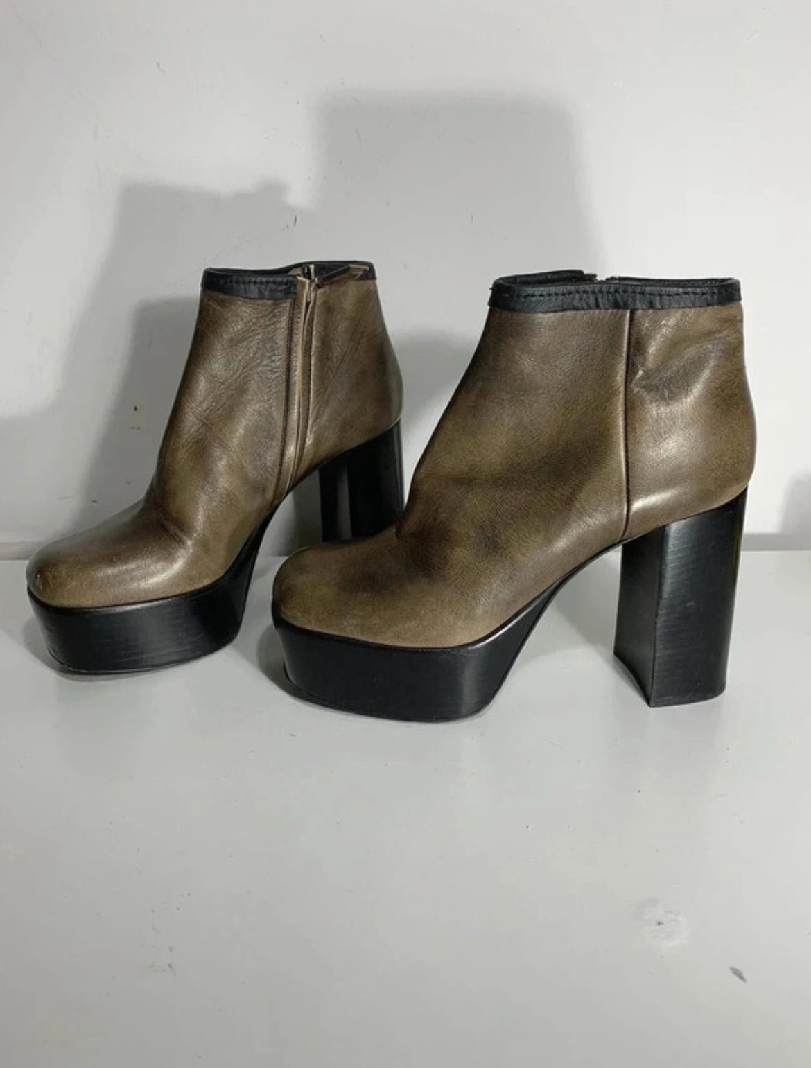 Miu Miu кожени боти - 38 - Sunday West Boutique