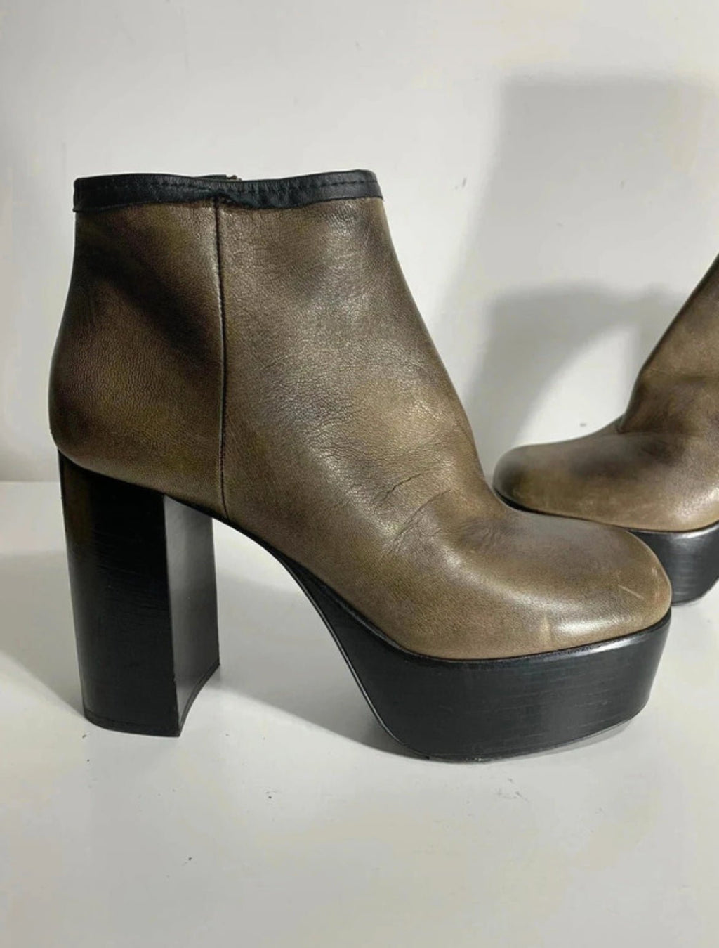 Miu Miu кожени боти - 38 - Sunday West Boutique