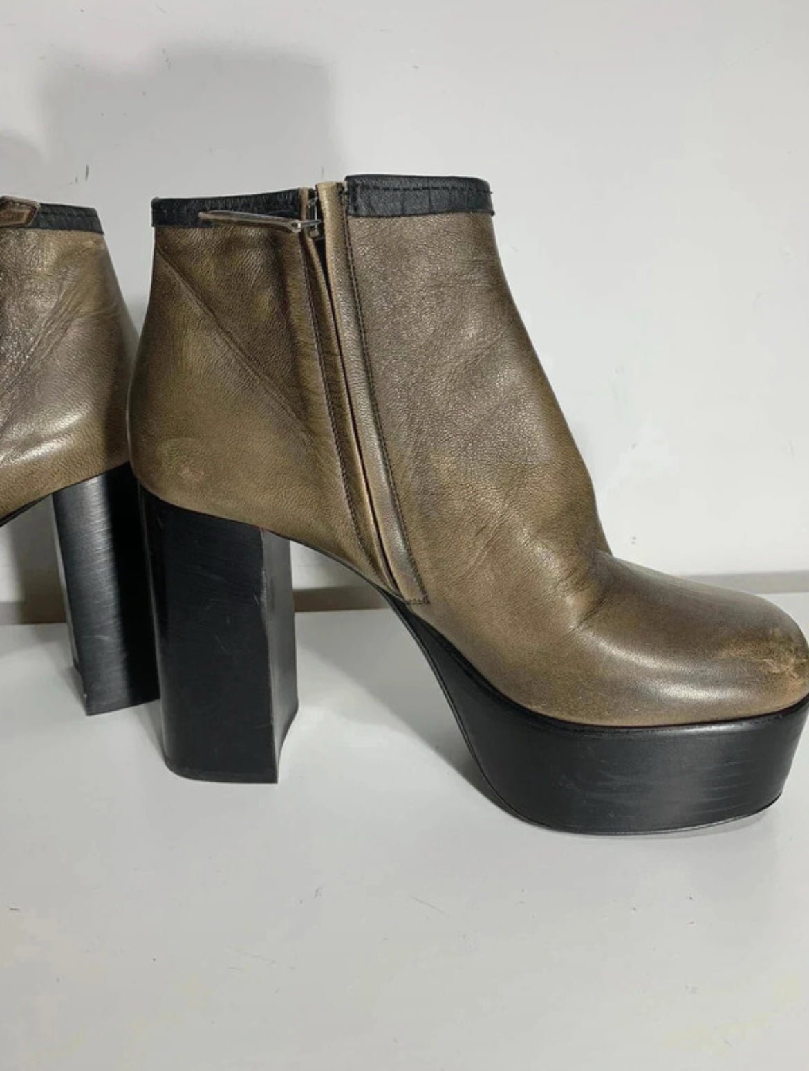 Miu Miu кожени боти - 38 - Sunday West Boutique