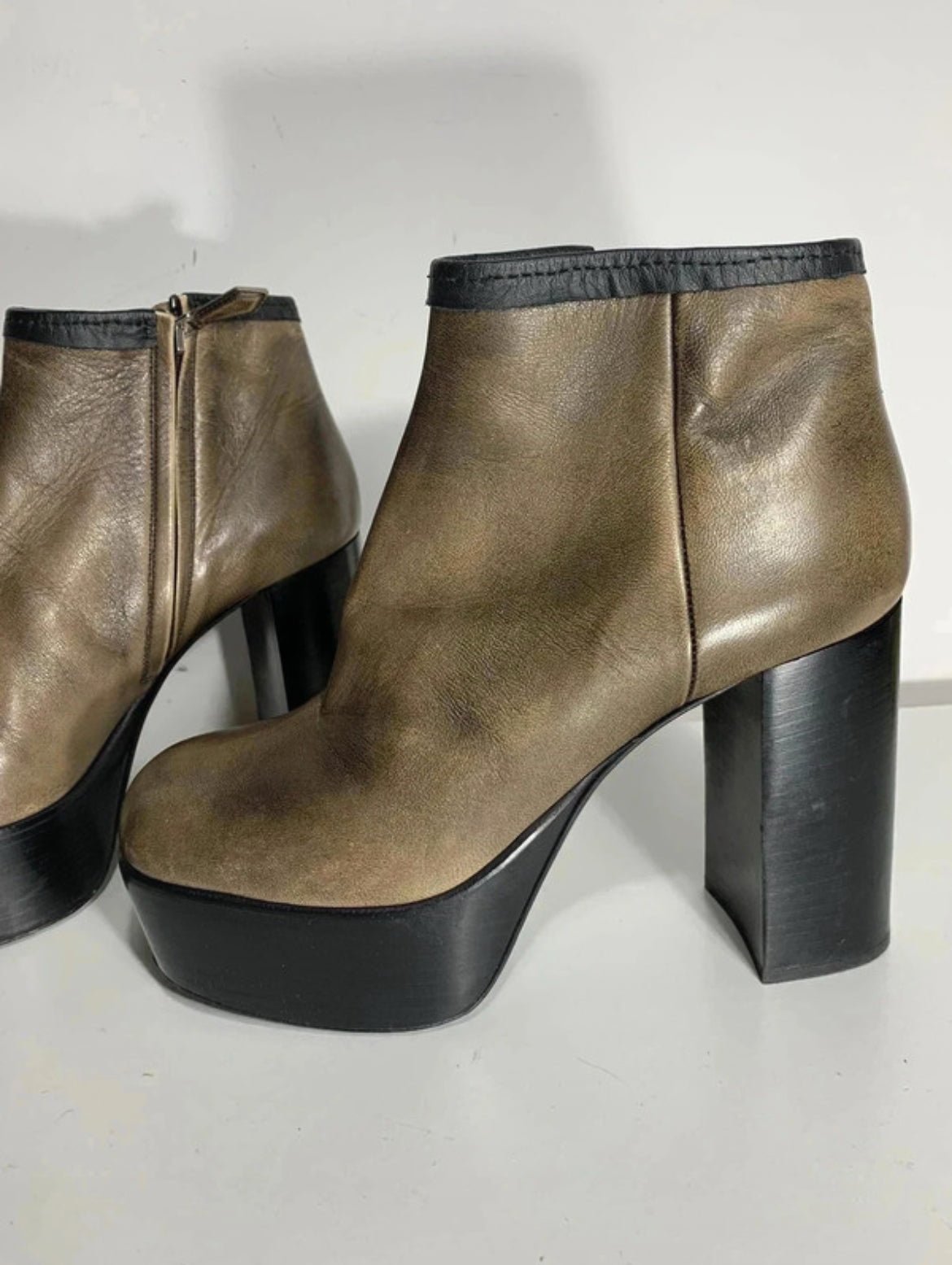 Miu Miu кожени боти - 38 - Sunday West Boutique