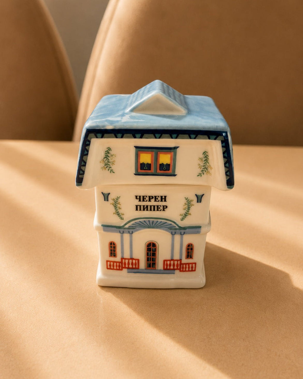 Порцеланова къщичка за подправки „Черен пипер“ - Sunday West Boutique