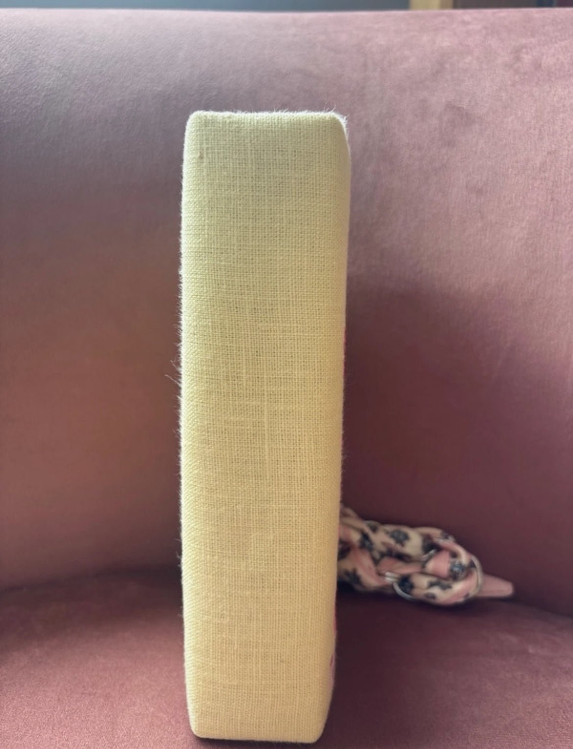 Ръчно изработена клъч чанта във формата на книгата The Bell Jar от Sylvia Plath - Sunday West Boutique
