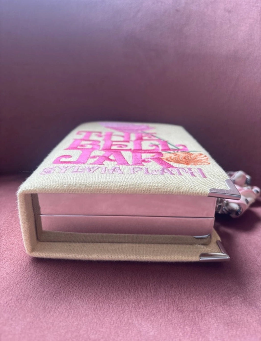 Ръчно изработена клъч чанта във формата на книгата The Bell Jar от Sylvia Plath - Sunday West Boutique